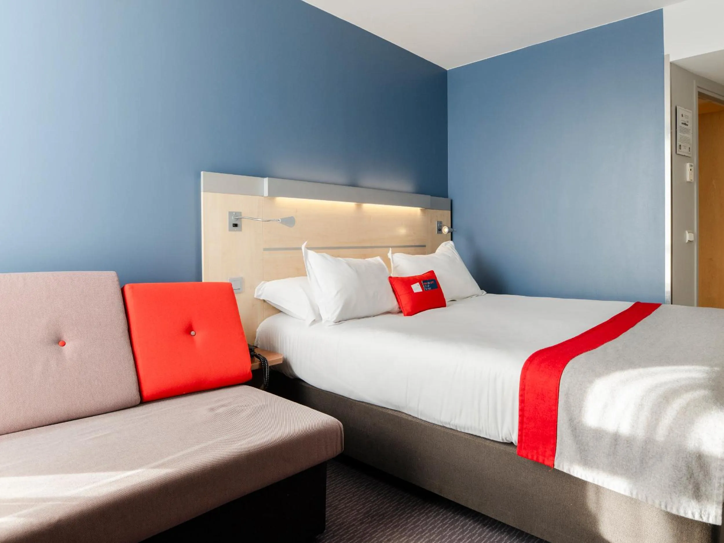 Bedroom, Bed in Holiday Inn Express Saint-Nazaire by IHG