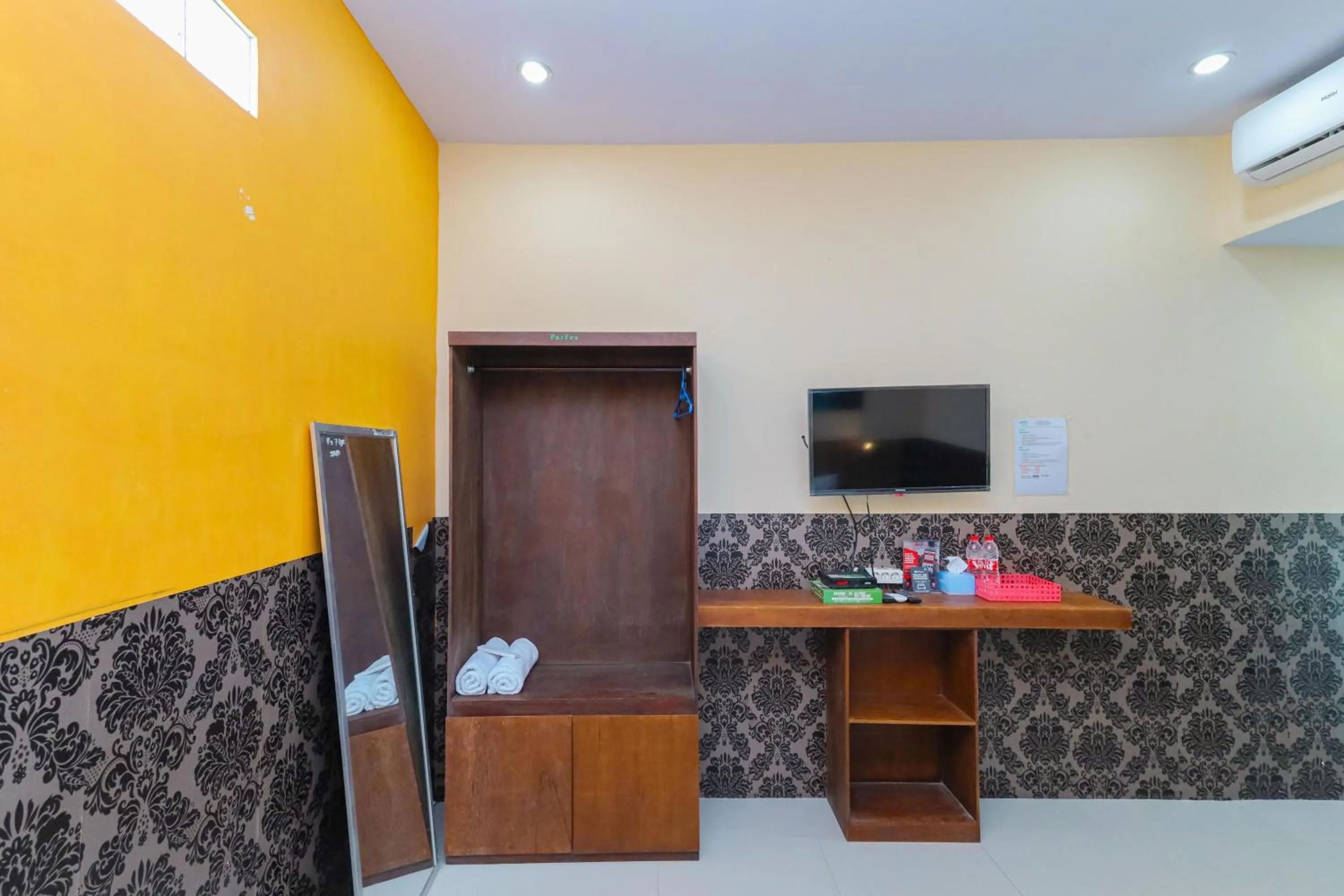 hair dresser in Sans Borobudur Homestay Banyuwangi