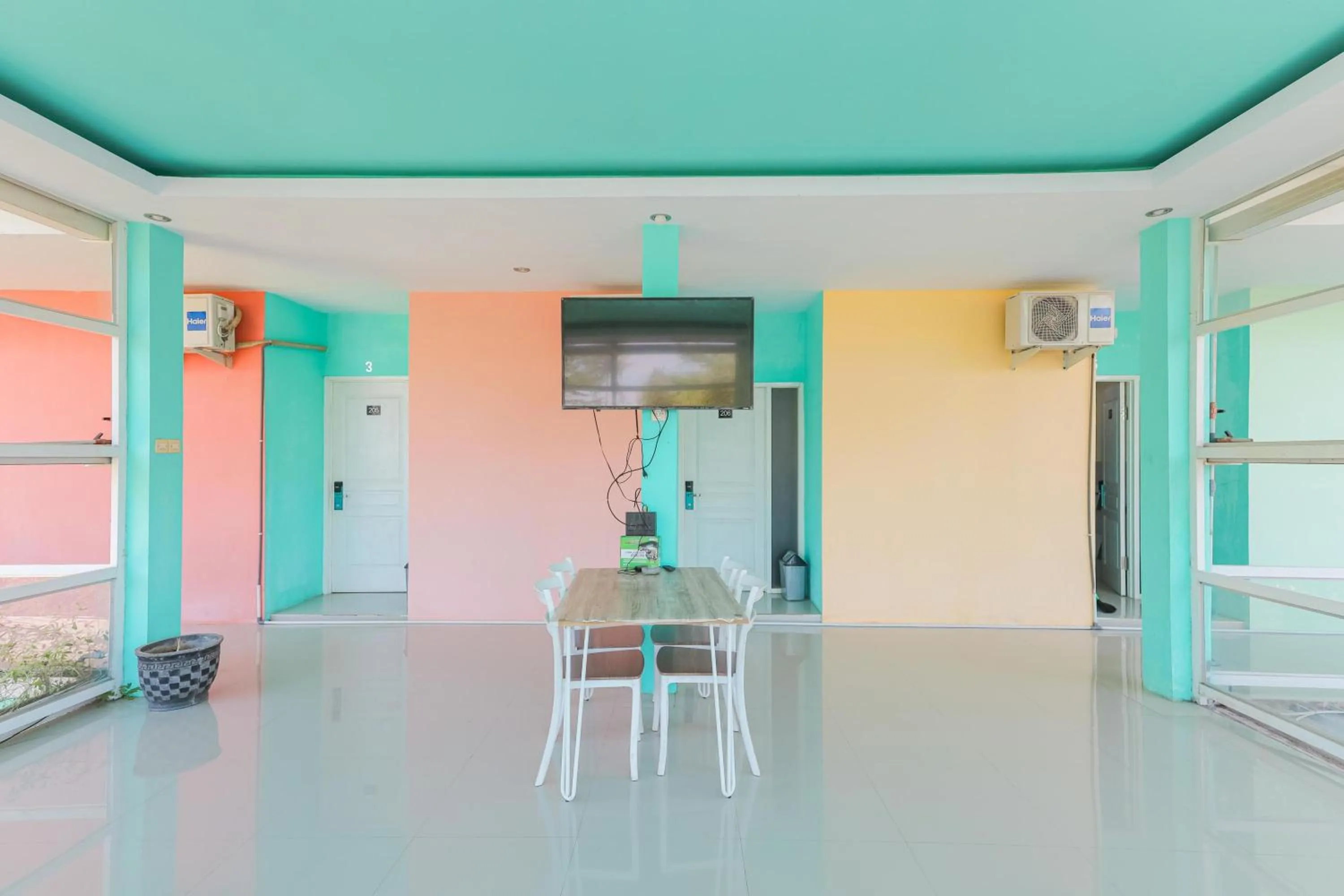 TV and multimedia in Sans Borobudur Homestay Banyuwangi