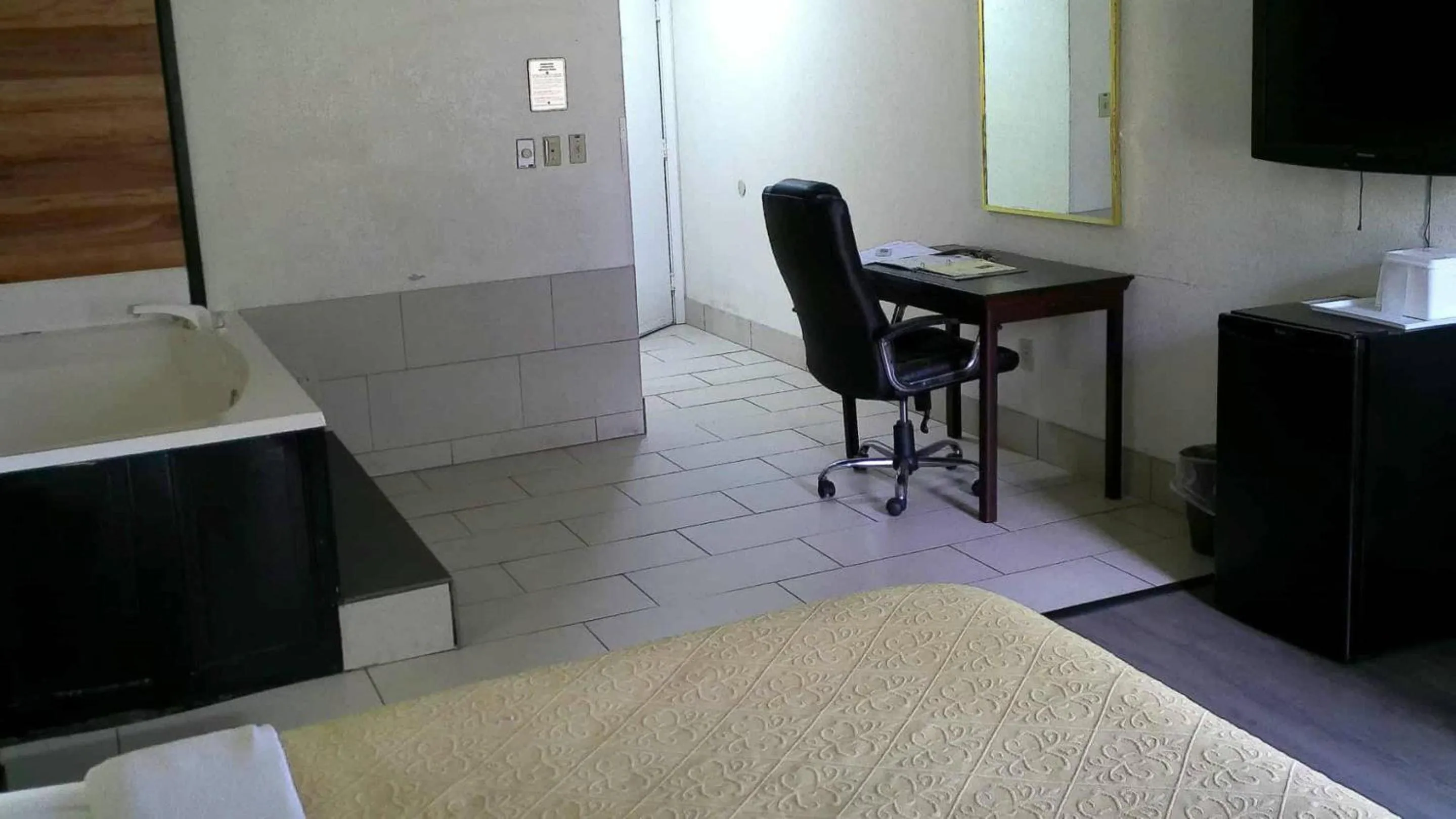 Bedroom in Quality Inn & Suites Indianapolis Northwest