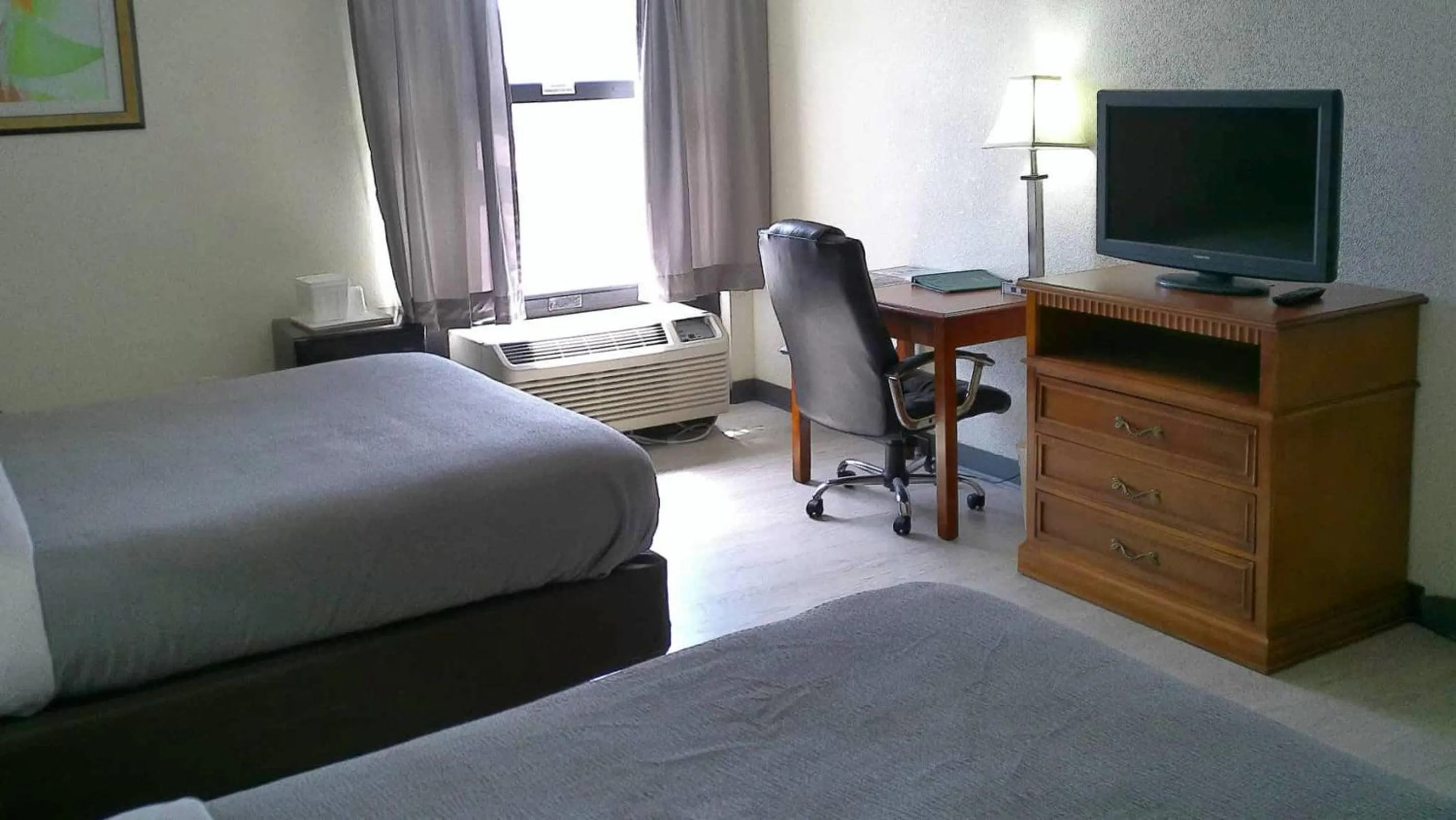 Bedroom in Quality Inn & Suites Indianapolis Northwest