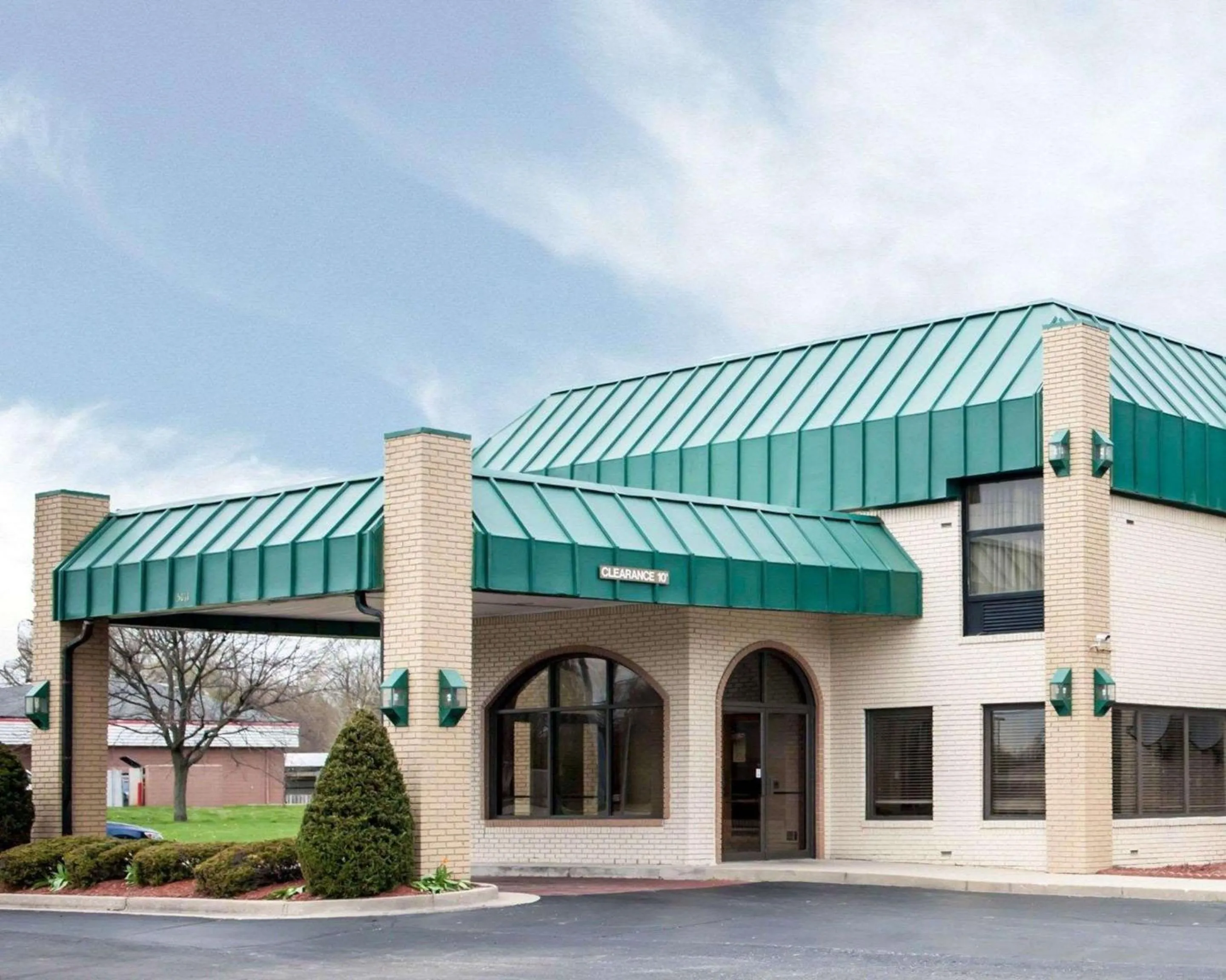 Property building in Quality Inn & Suites Indianapolis Northwest