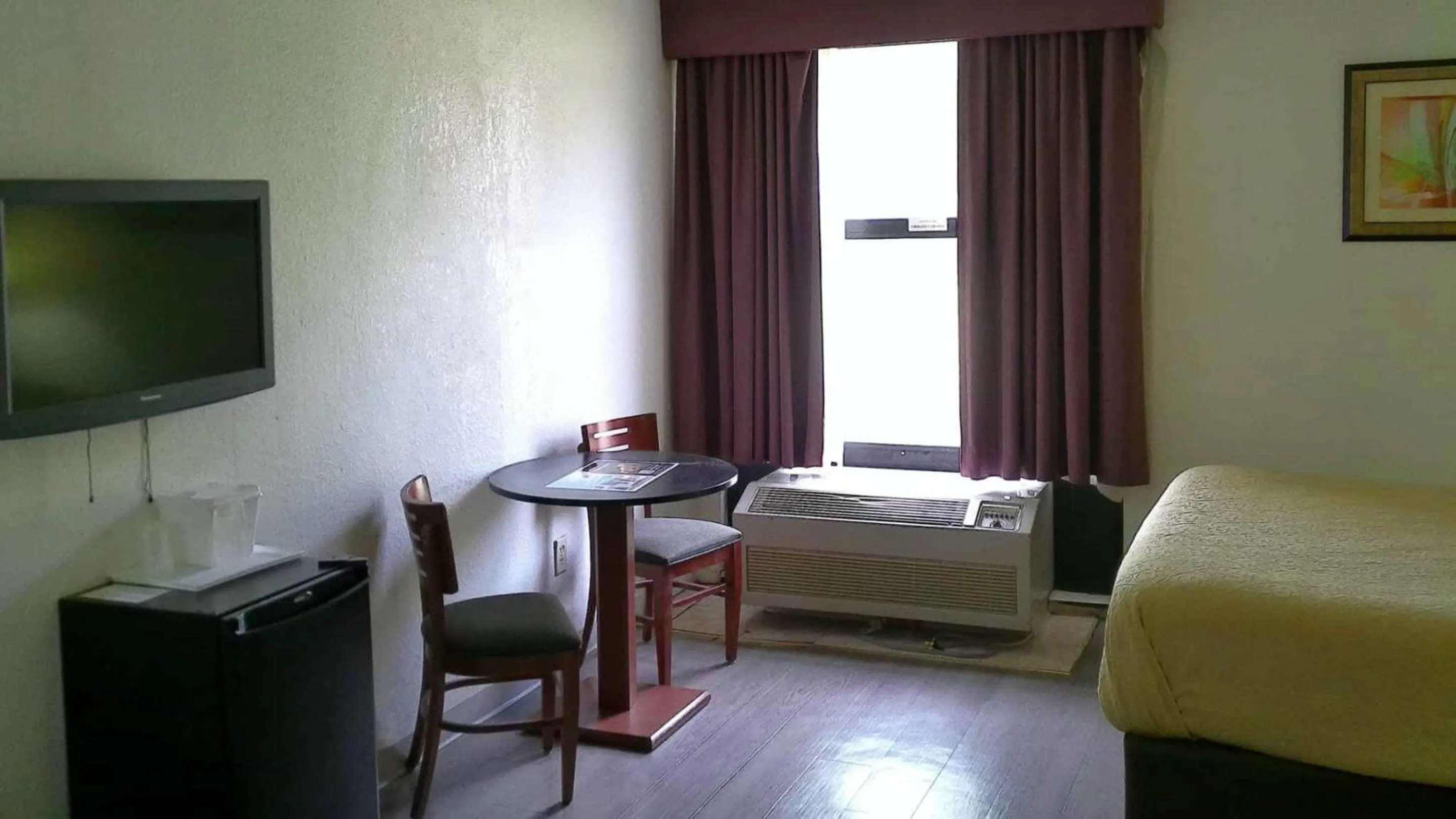 Bedroom in Quality Inn & Suites Indianapolis Northwest