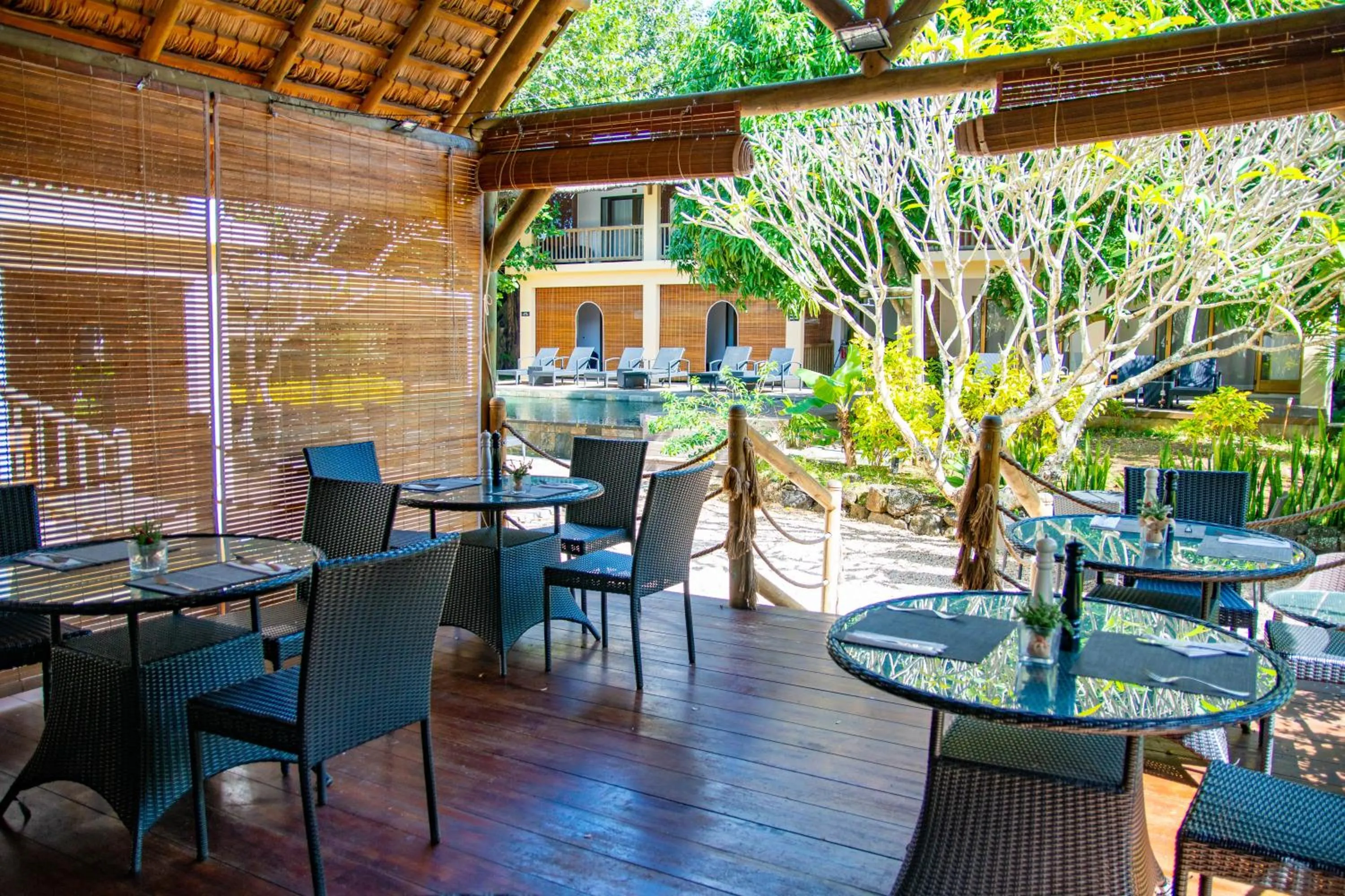 Restaurant/places to eat in The Garden Lodge Pereybere - Piscine & Jardin