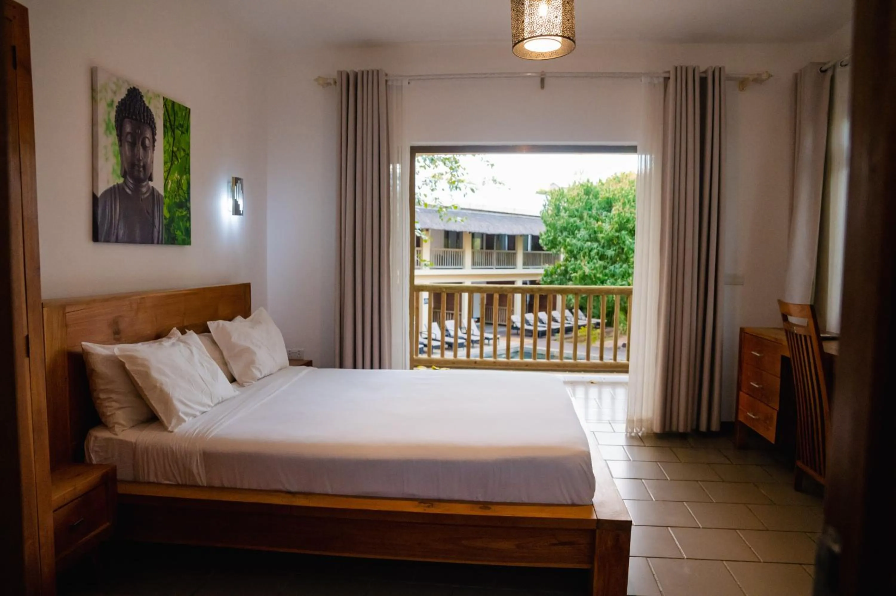 Bedroom, Bed in The Garden Lodge Pereybere - Piscine & Jardin