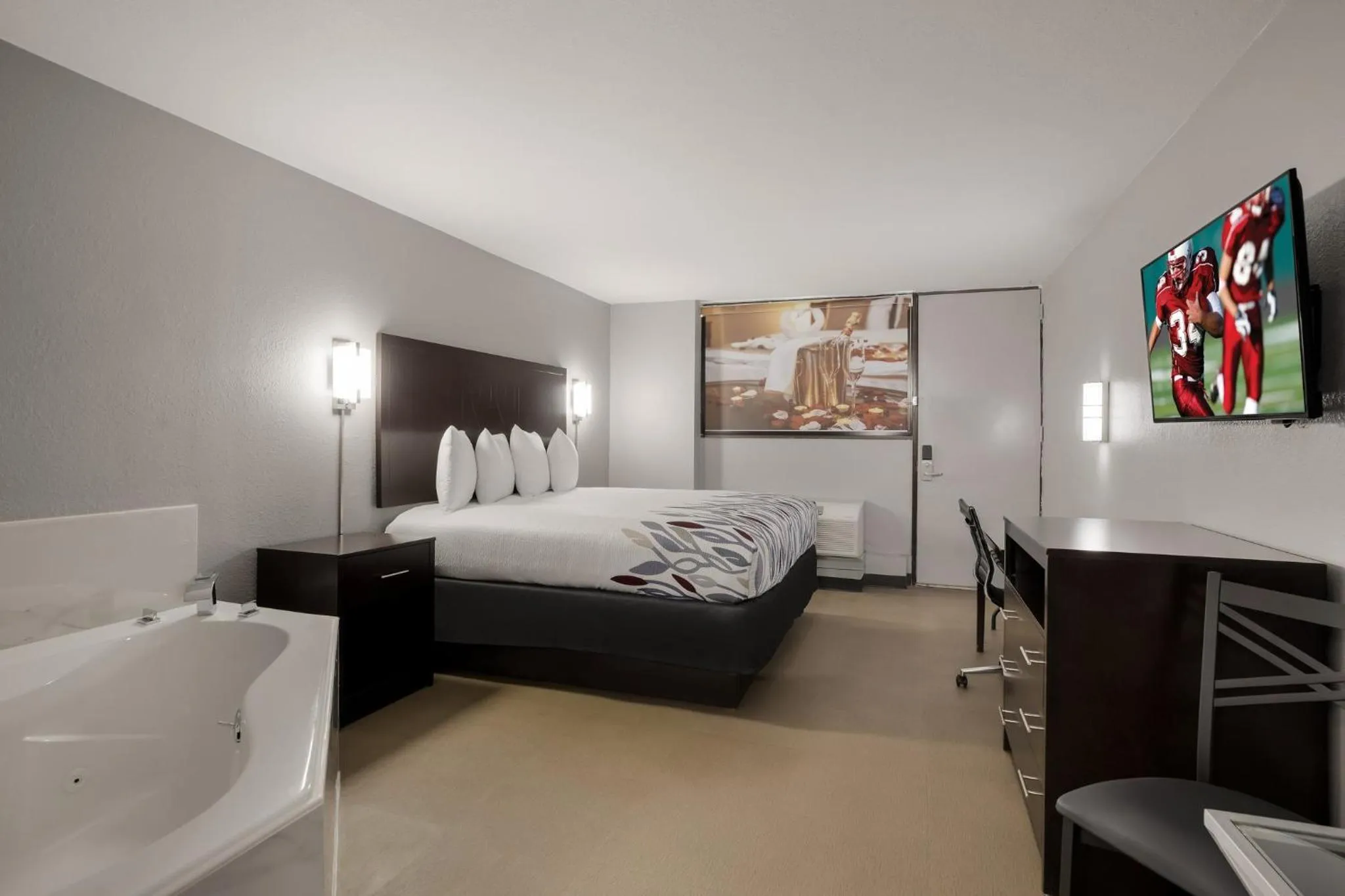 Photo of the whole room, Bed in Red Roof Inn Alexandria, LA