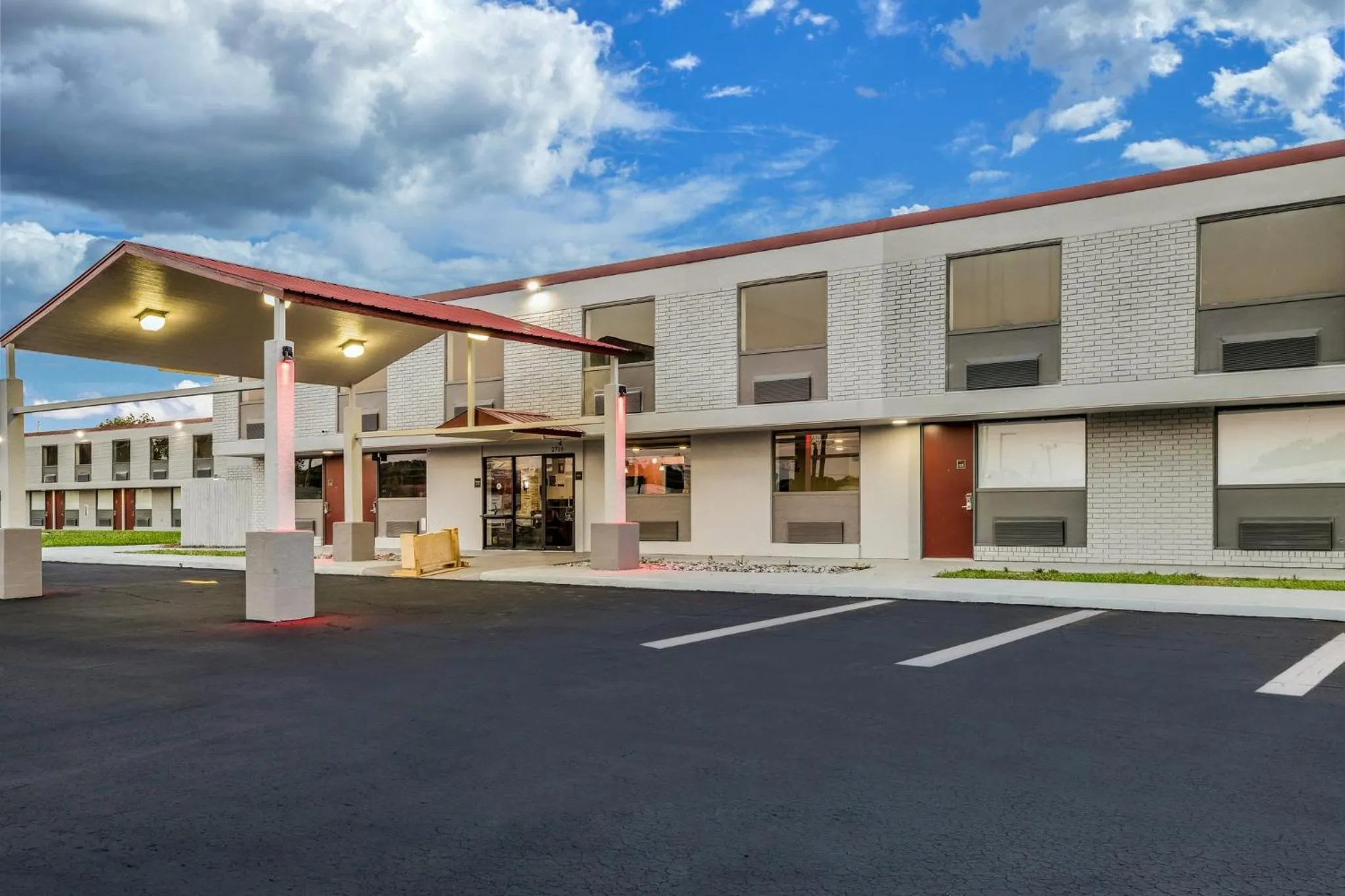 Property building in Red Roof Inn Alexandria, LA