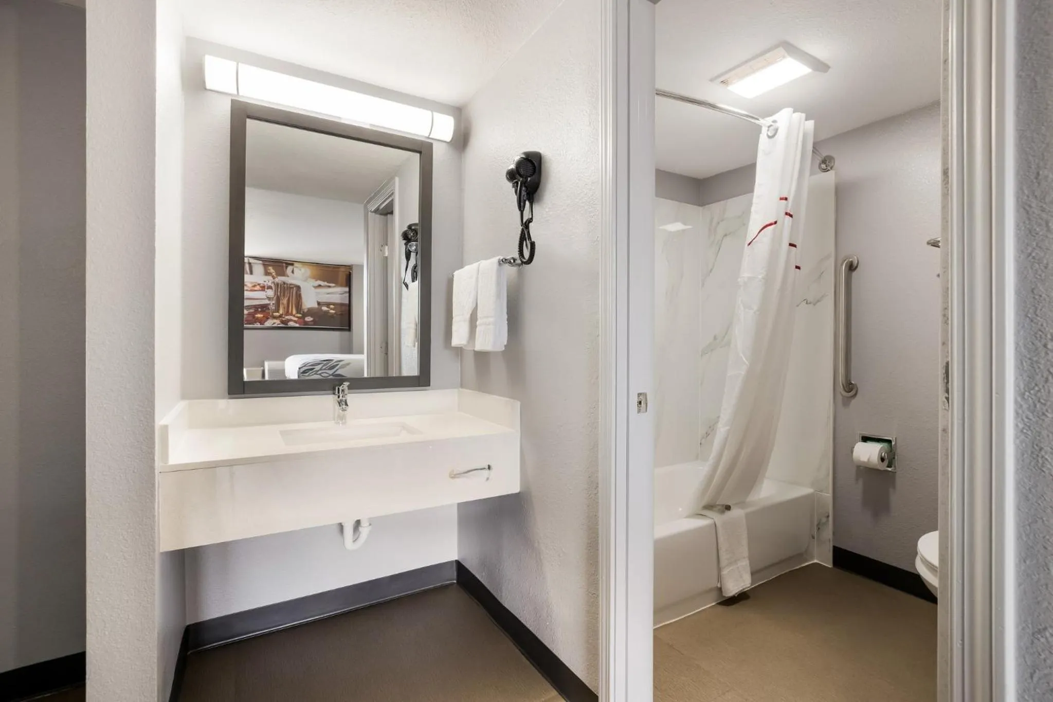 Photo of the whole room in Red Roof Inn Alexandria, LA