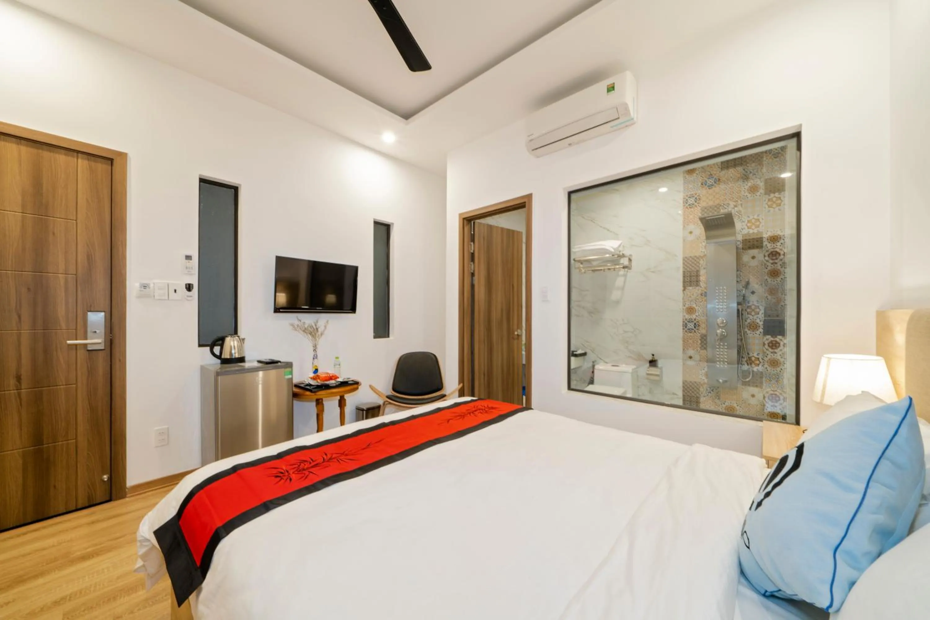 Photo of the whole room, Bed in Q Villa Hoi An