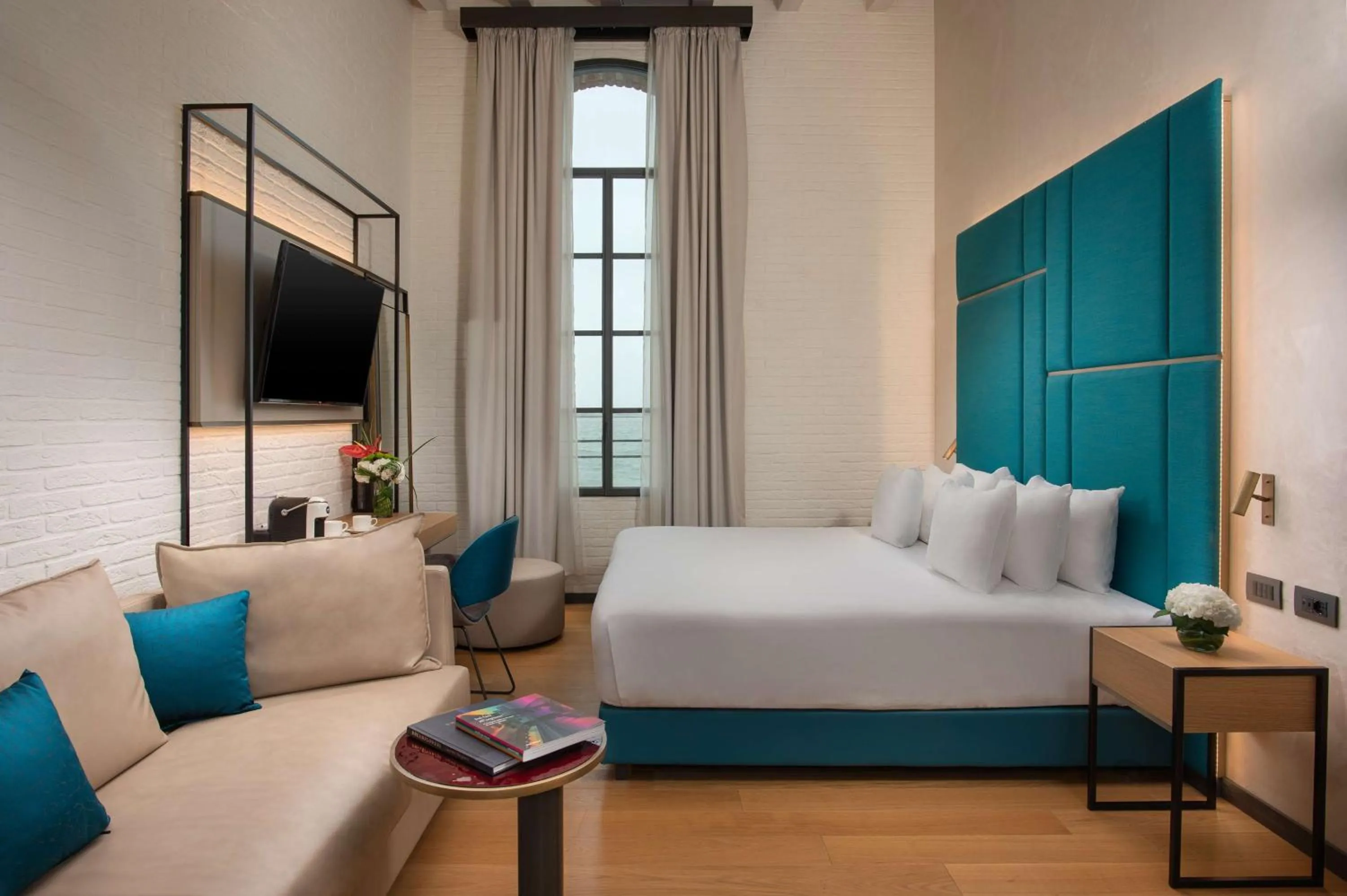 Bedroom, Bed in NH Collection Murano Villa