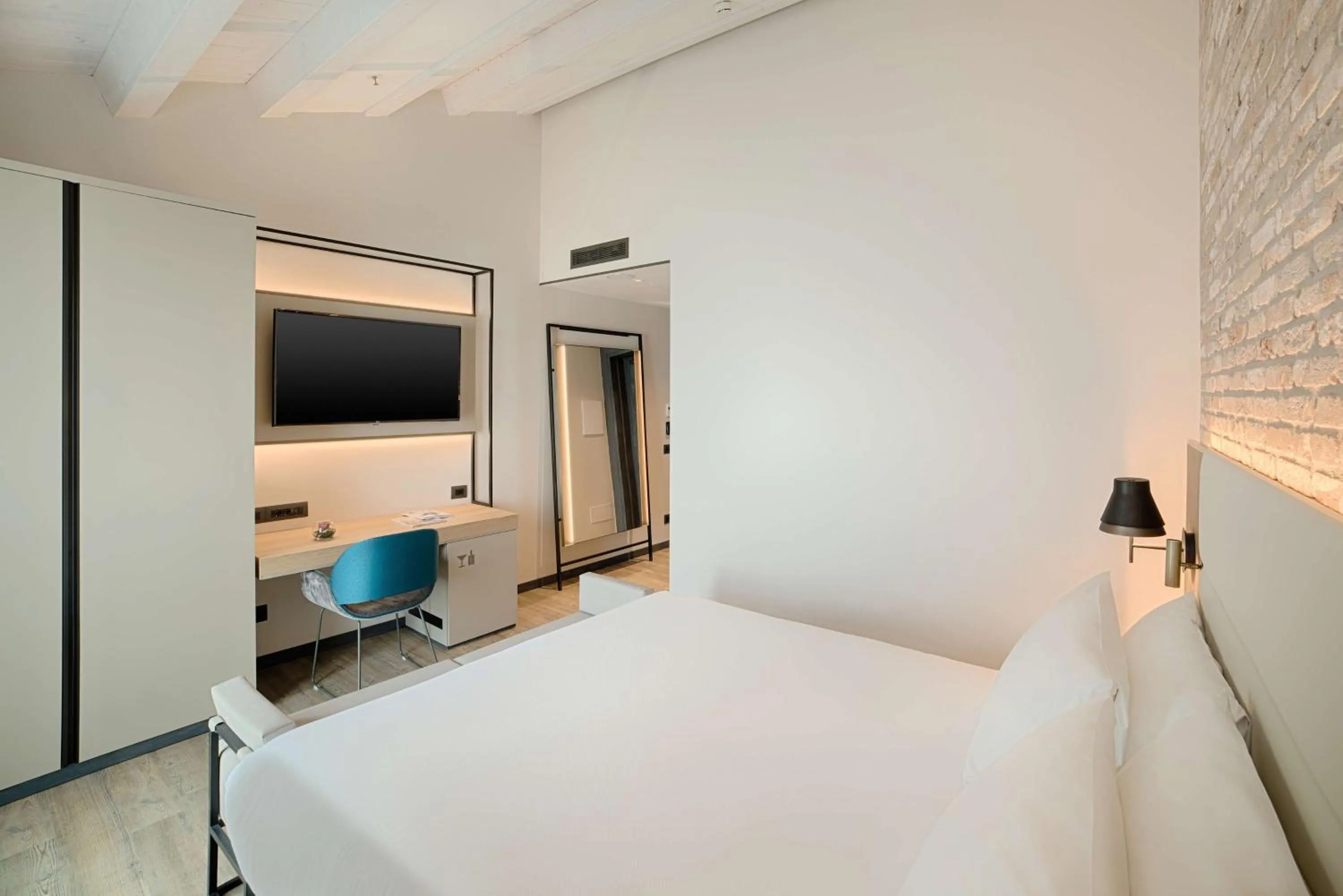 Photo of the whole room, Bed in NH Collection Murano Villa