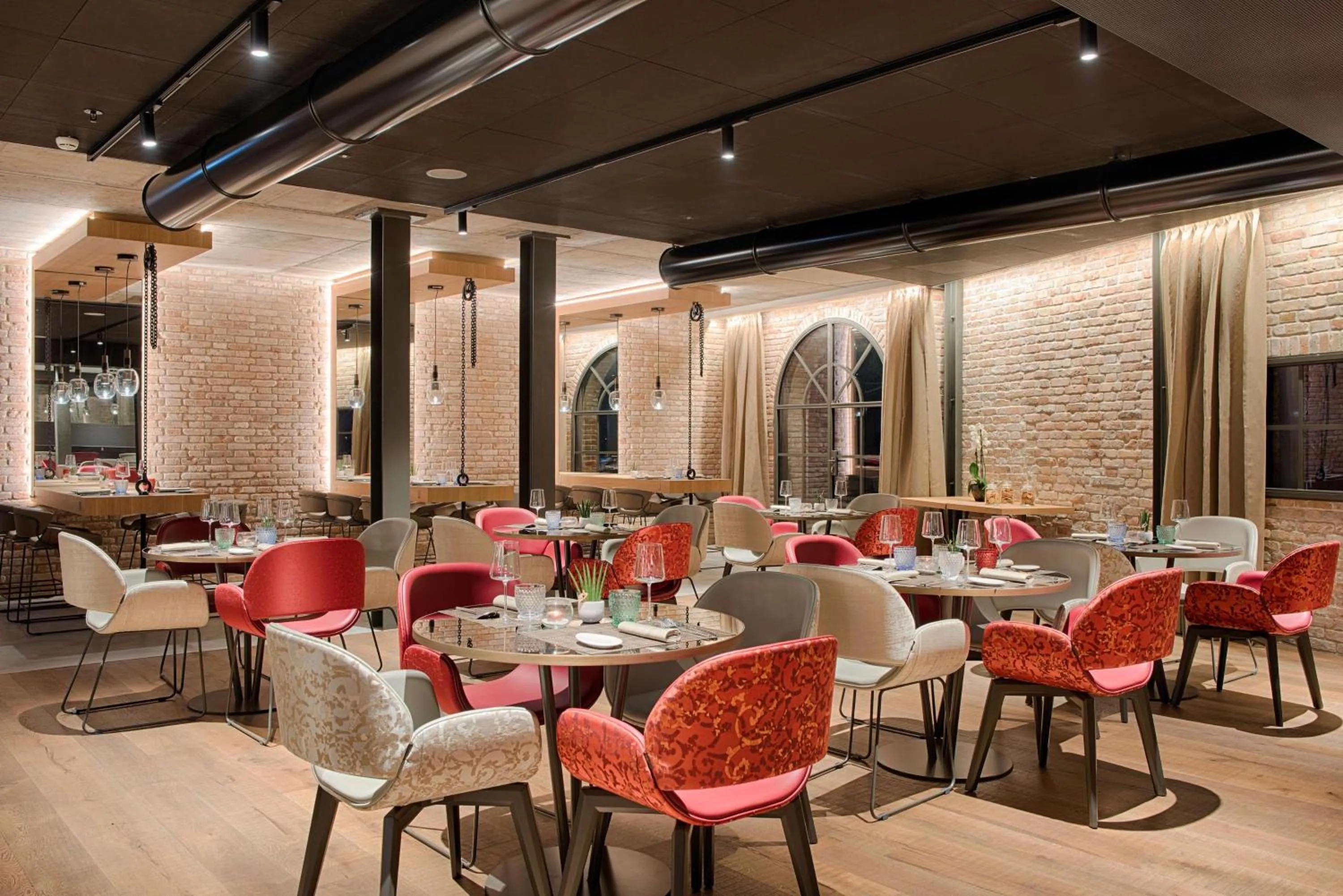 Restaurant/places to eat in NH Collection Murano Villa