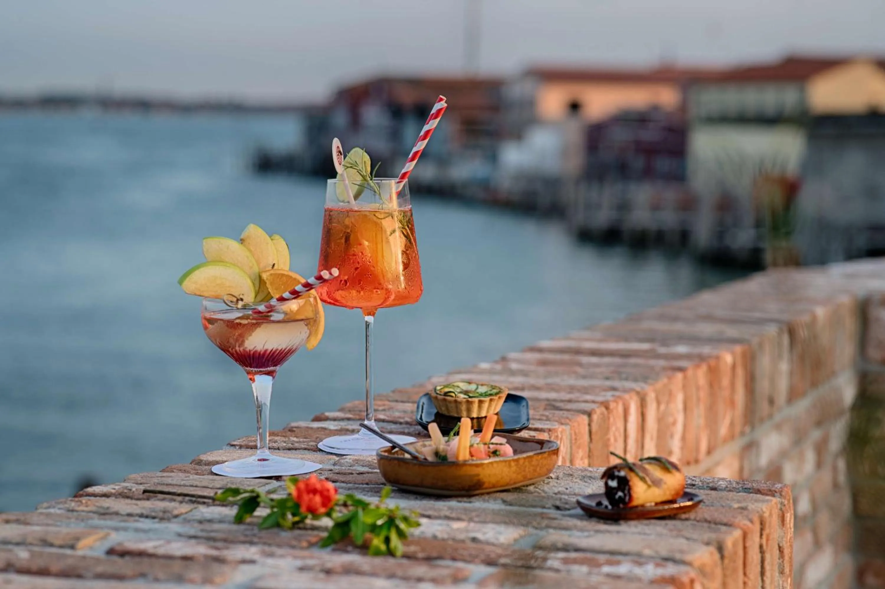 Food and drinks in NH Collection Murano Villa
