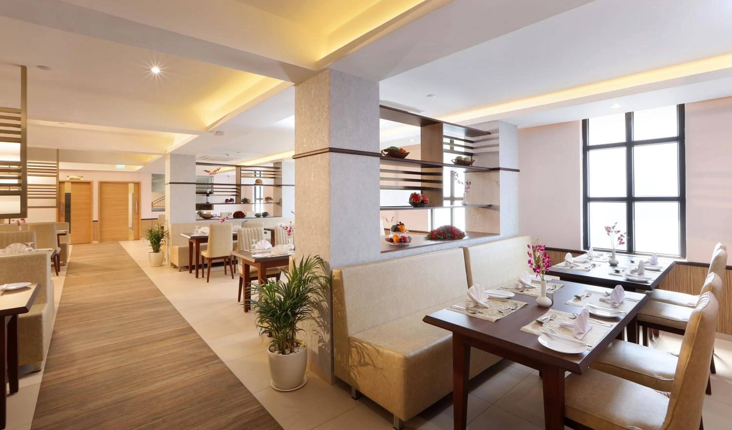 Restaurant/places to eat in Flora Charishma Residency Aluva