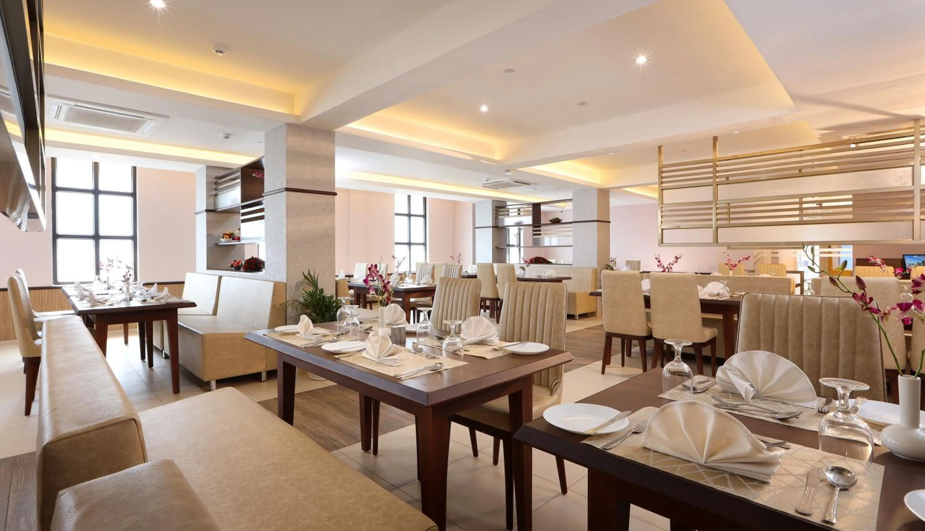 Restaurant/places to eat in Flora Charishma Residency Aluva