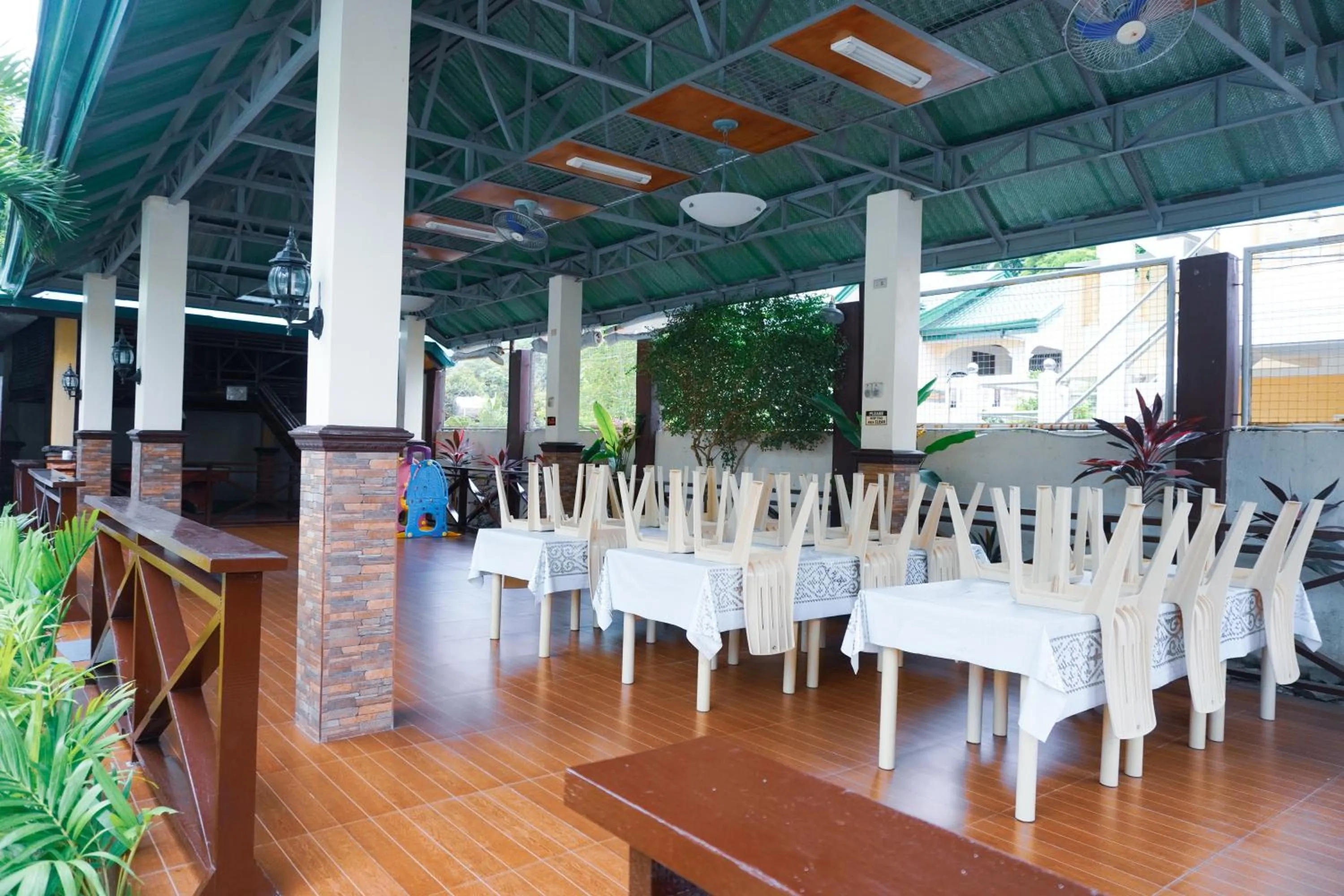 Property building in La Solana Suites and Resorts by Cocotel