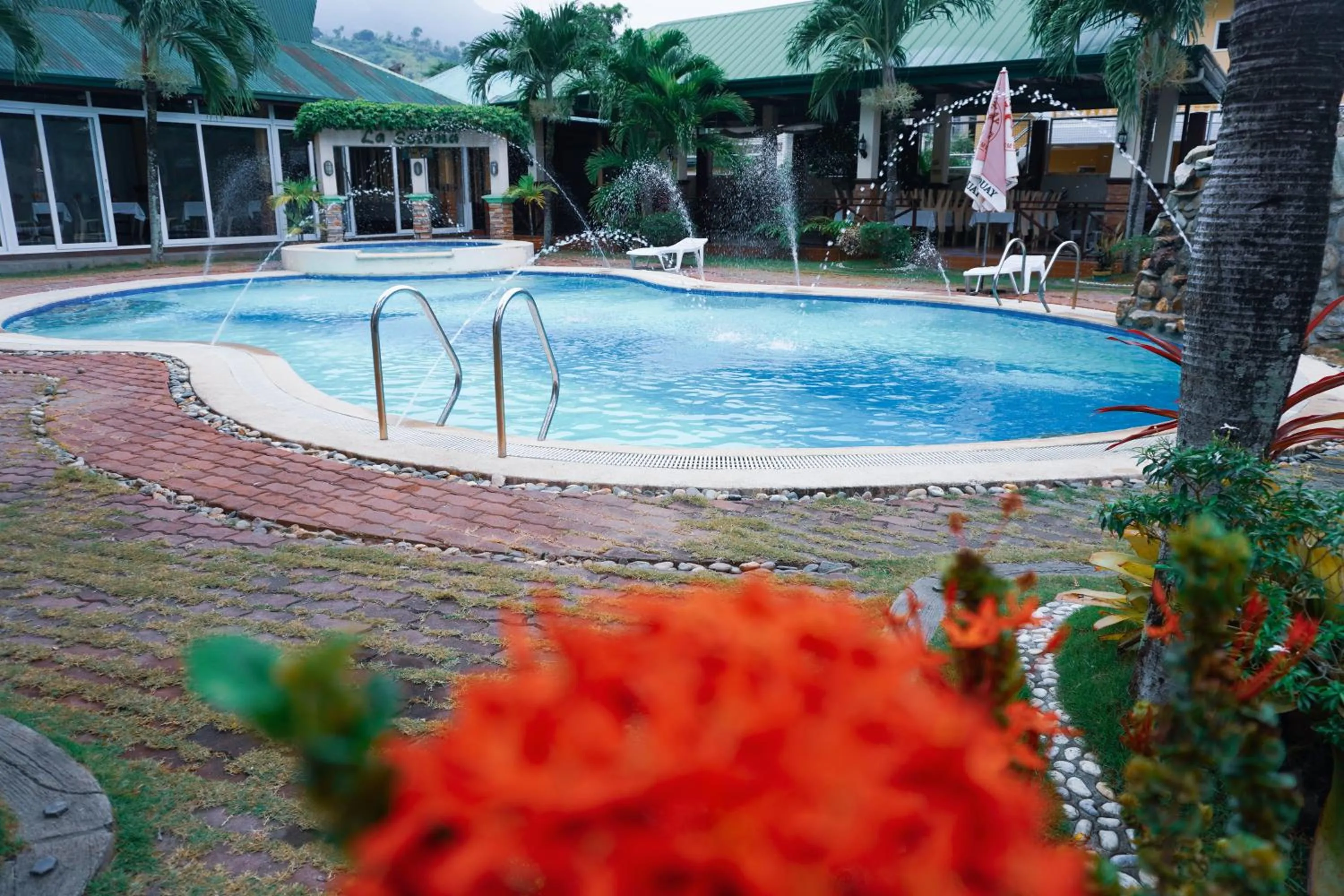 Swimming pool in La Solana Suites and Resorts by Cocotel