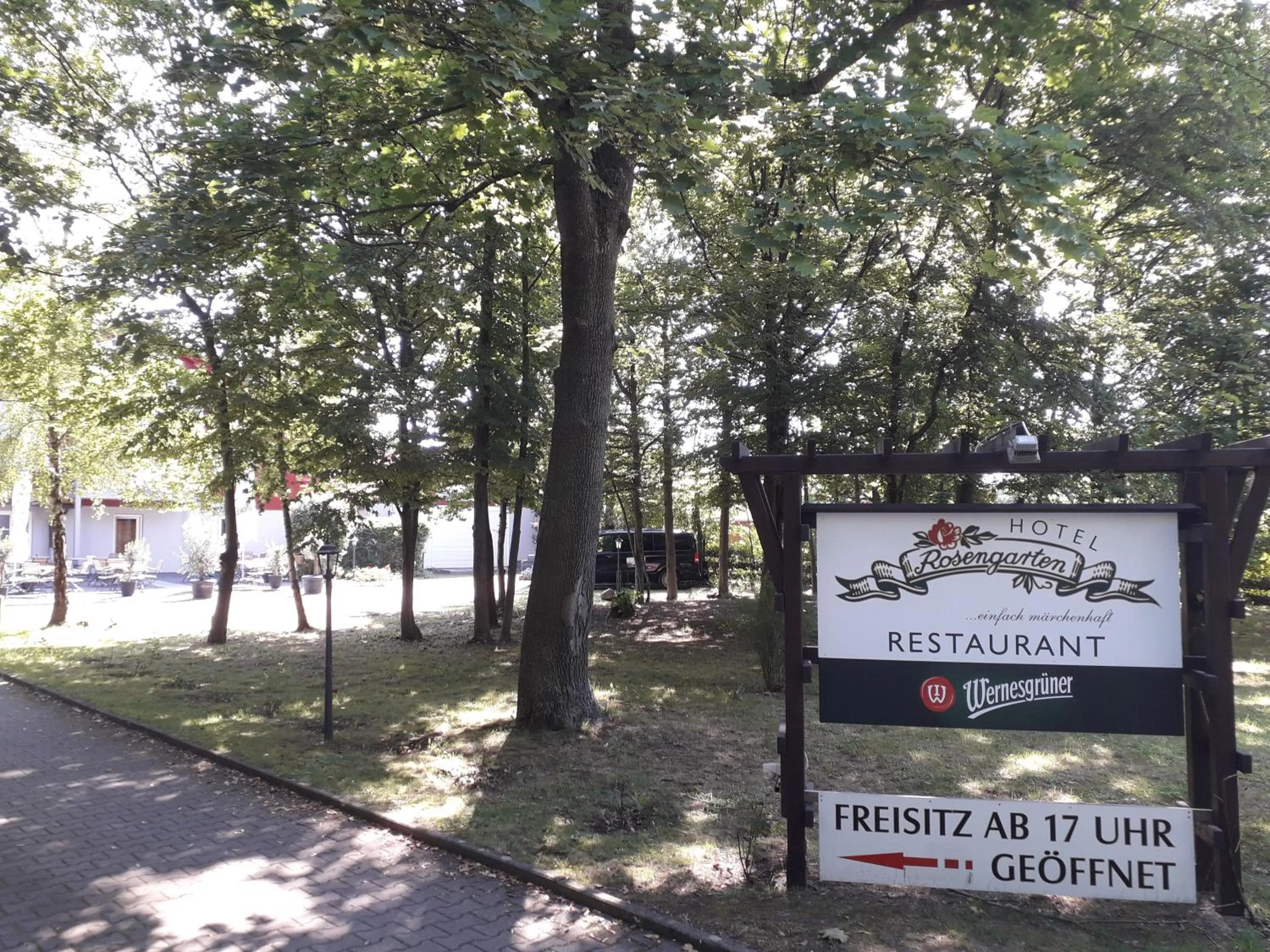 Property logo or sign in Hotel Rosengarten Leipzig-Naunhof