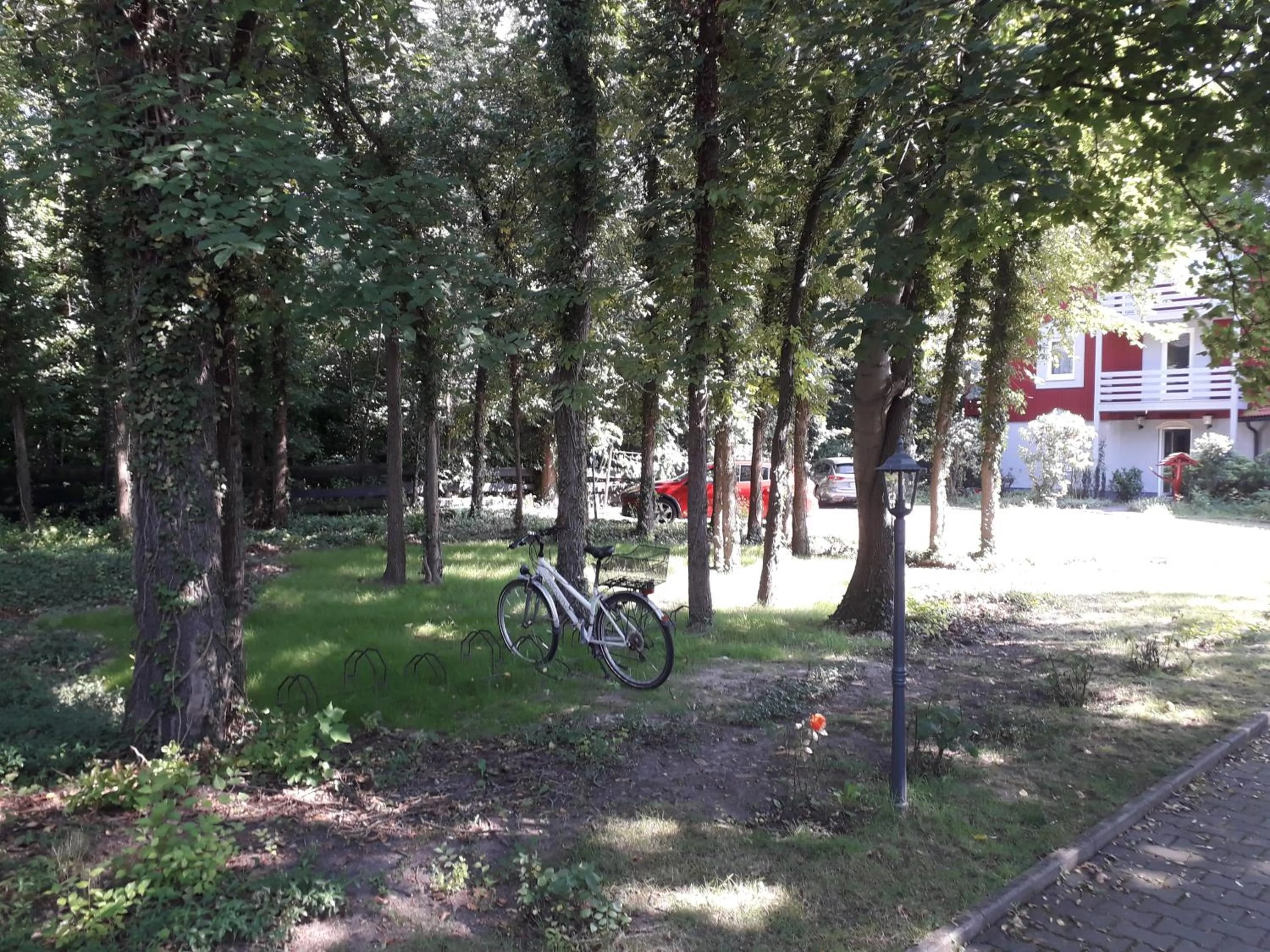 Garden in Hotel Rosengarten Leipzig-Naunhof