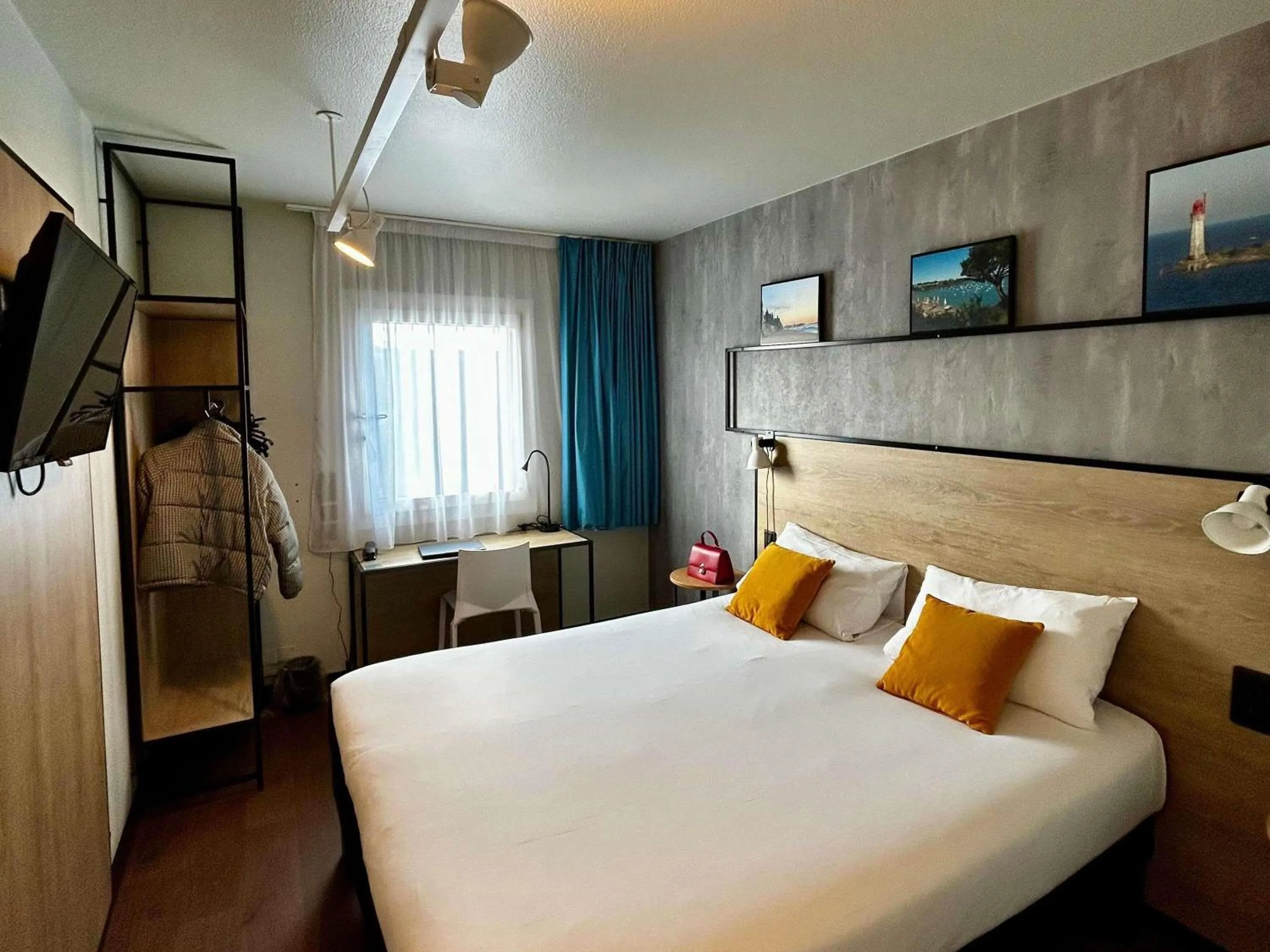 Bedroom, Bed in ibis Saint-Malo Madeleine