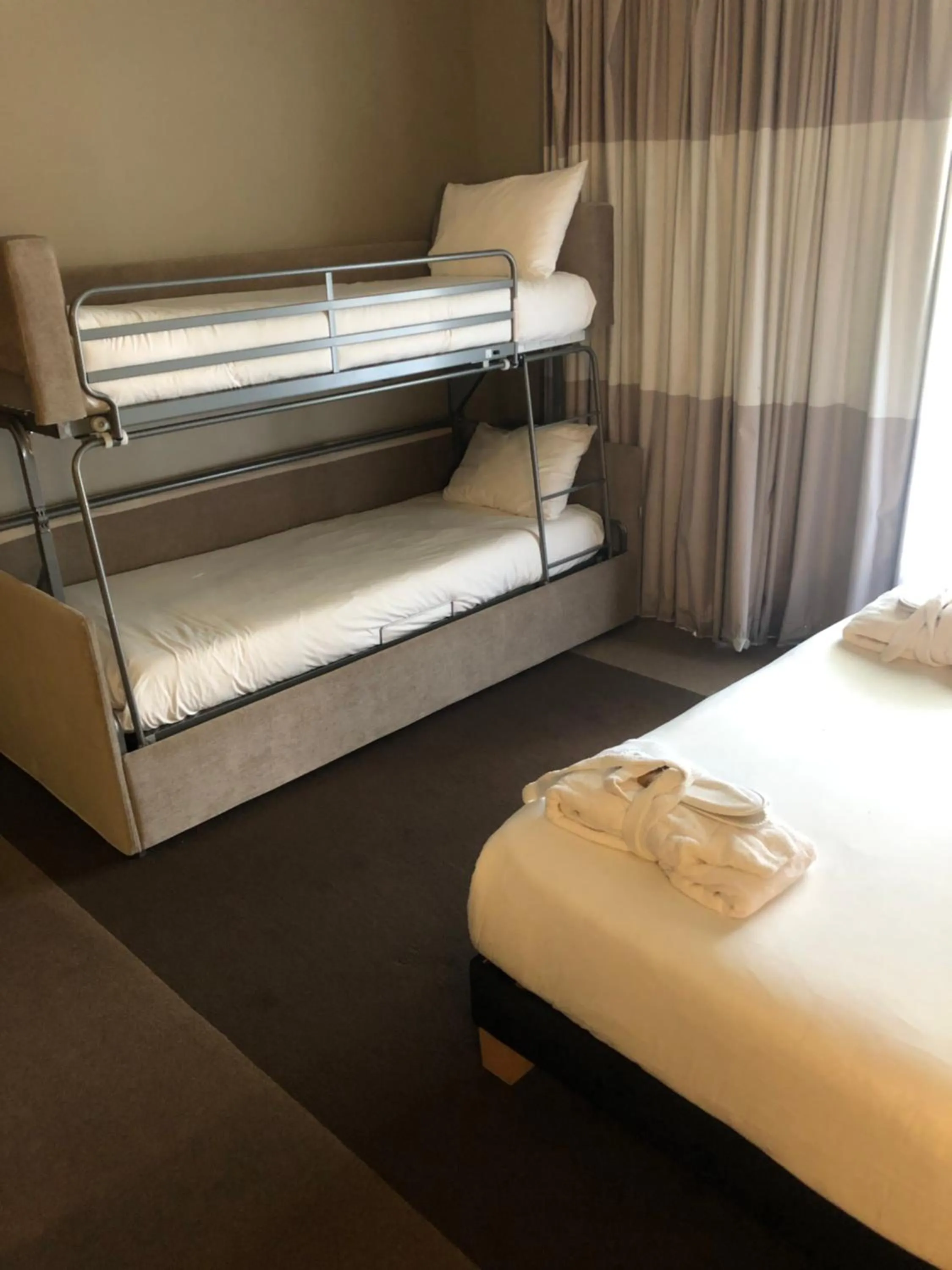 bunk bed, Bed in ibis Saint-Malo Madeleine
