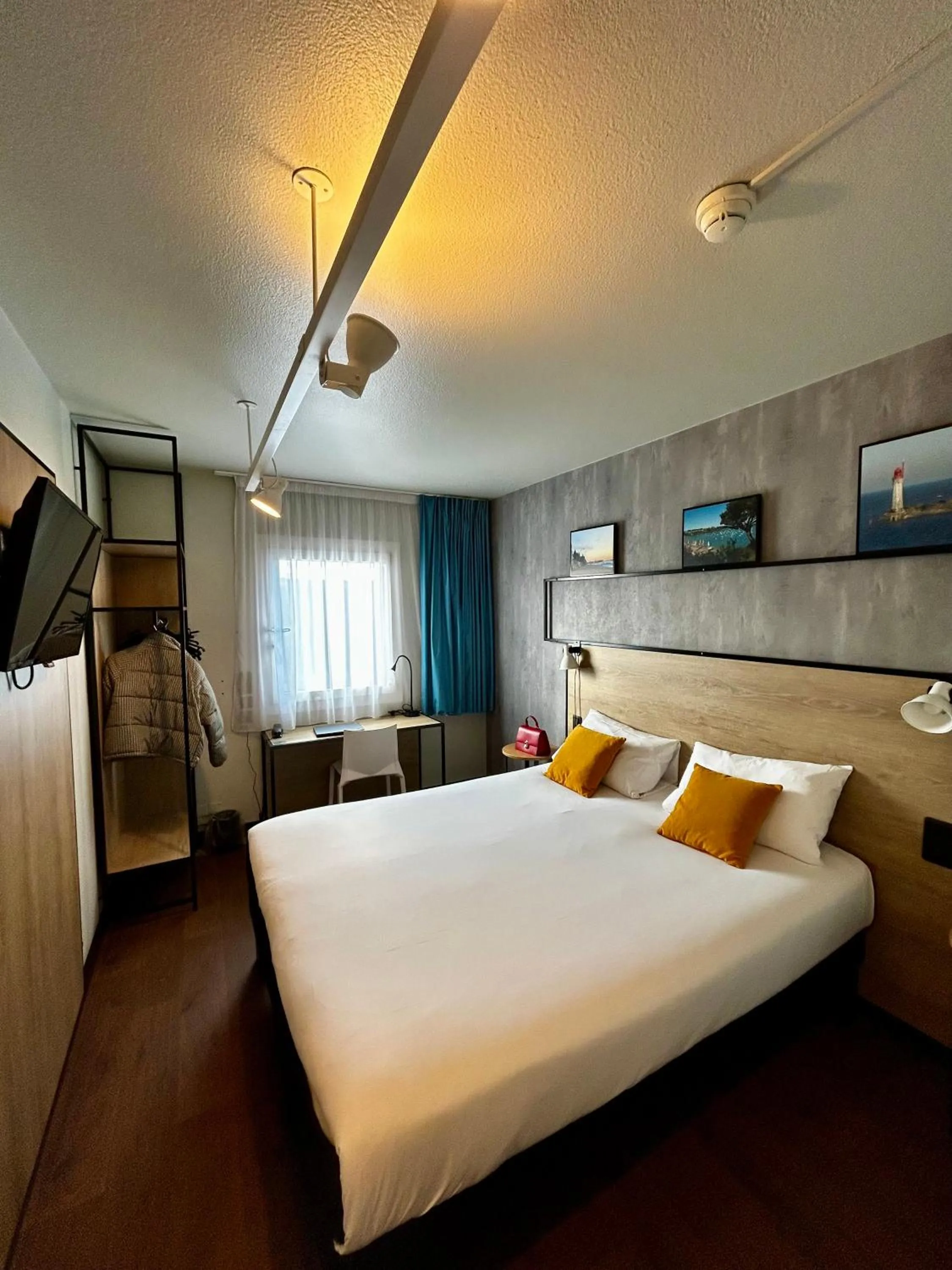 Photo of the whole room, Bed in ibis Saint-Malo Madeleine