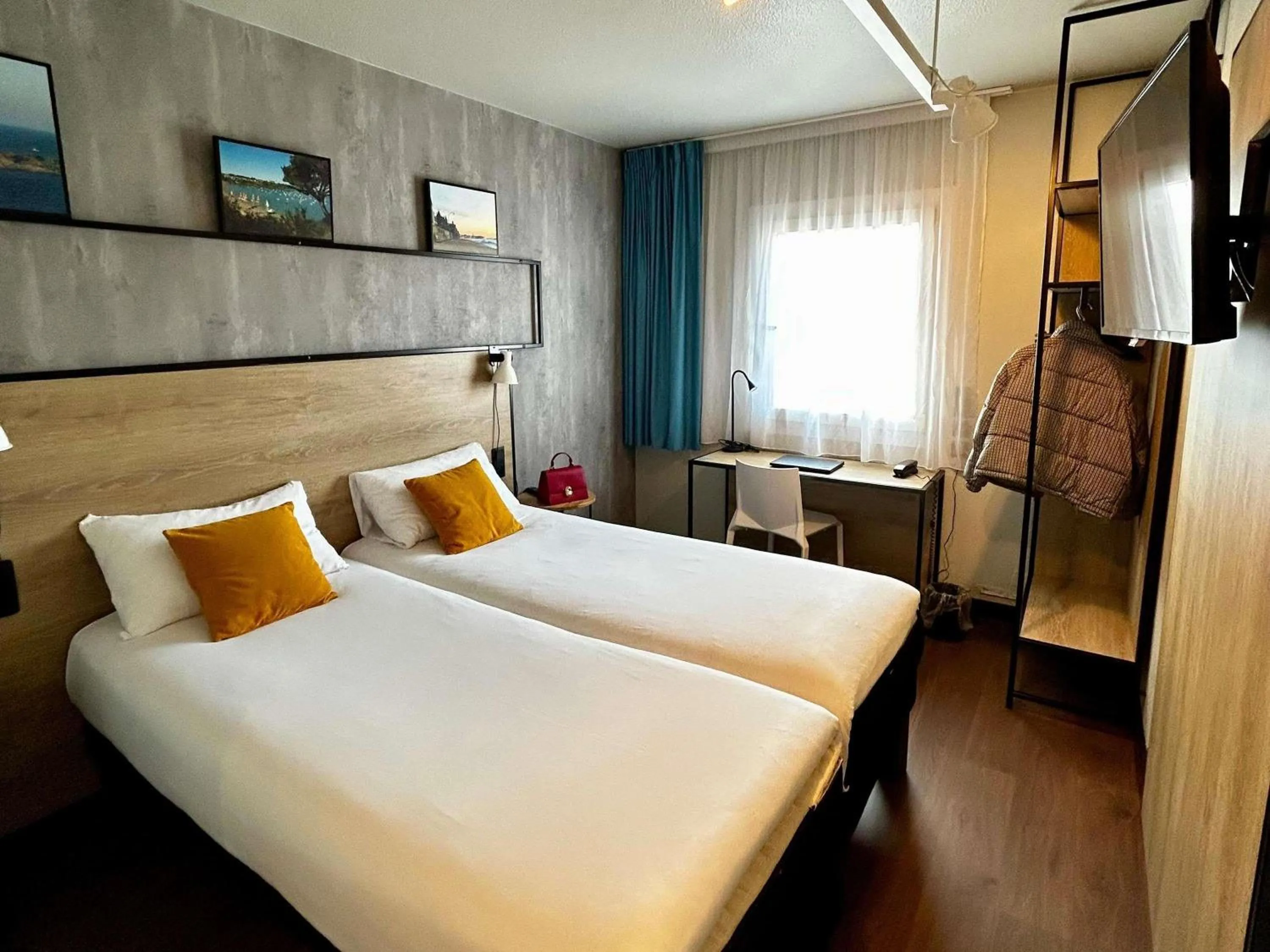 Bedroom, Bed in ibis Saint-Malo Madeleine