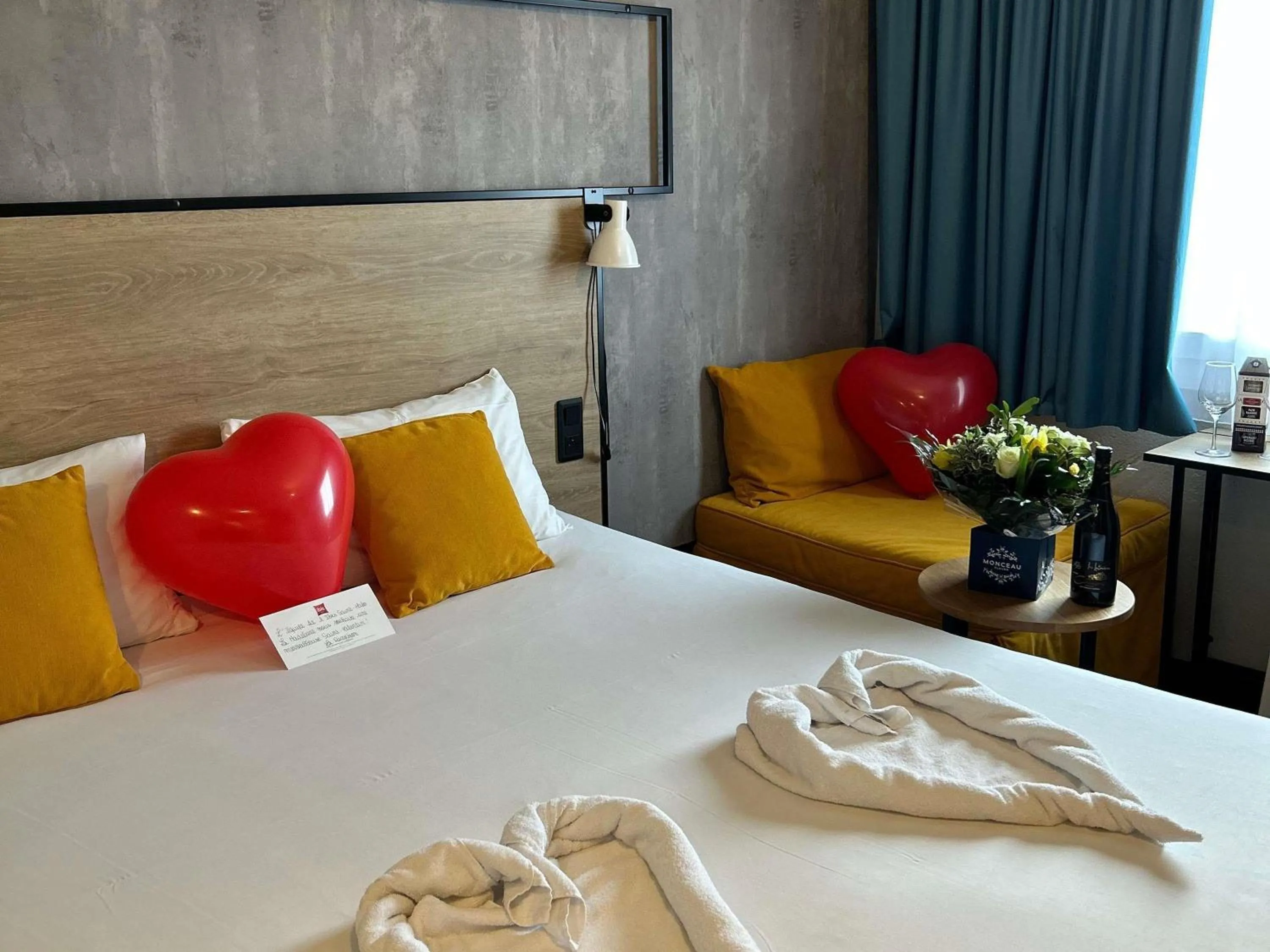 Bedroom, Bed in ibis Saint-Malo Madeleine