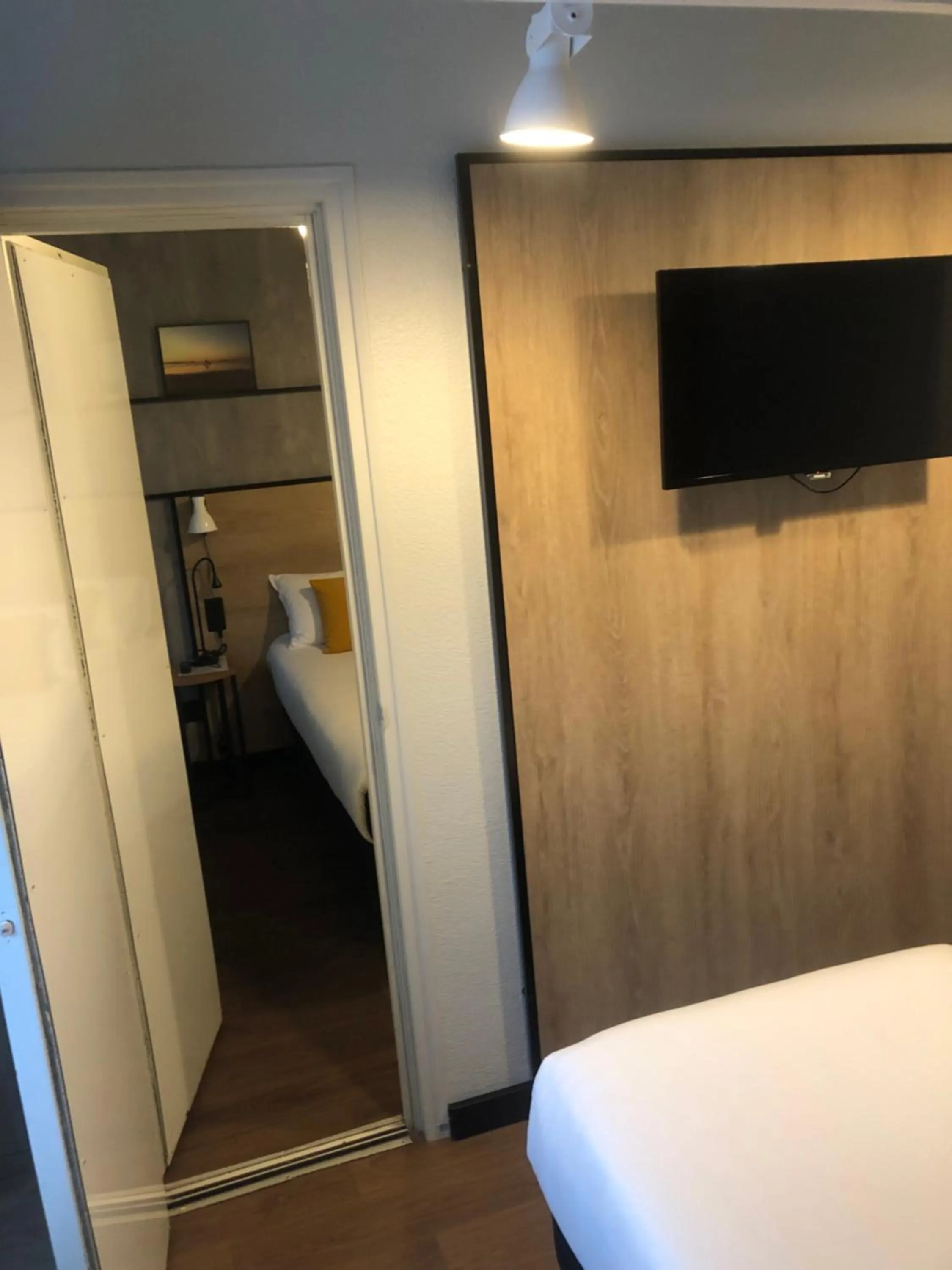 Bedroom, Bed in ibis Saint-Malo Madeleine