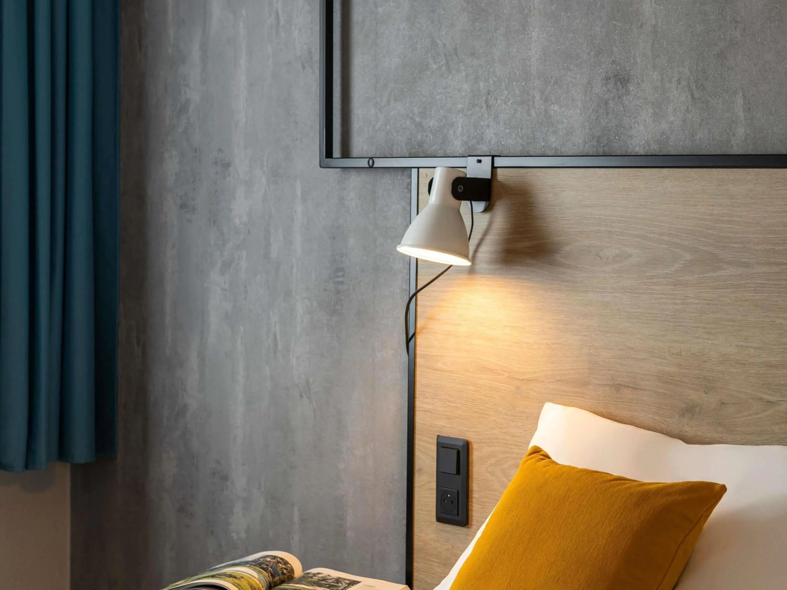 Bedroom, Bed in ibis Saint-Malo Madeleine