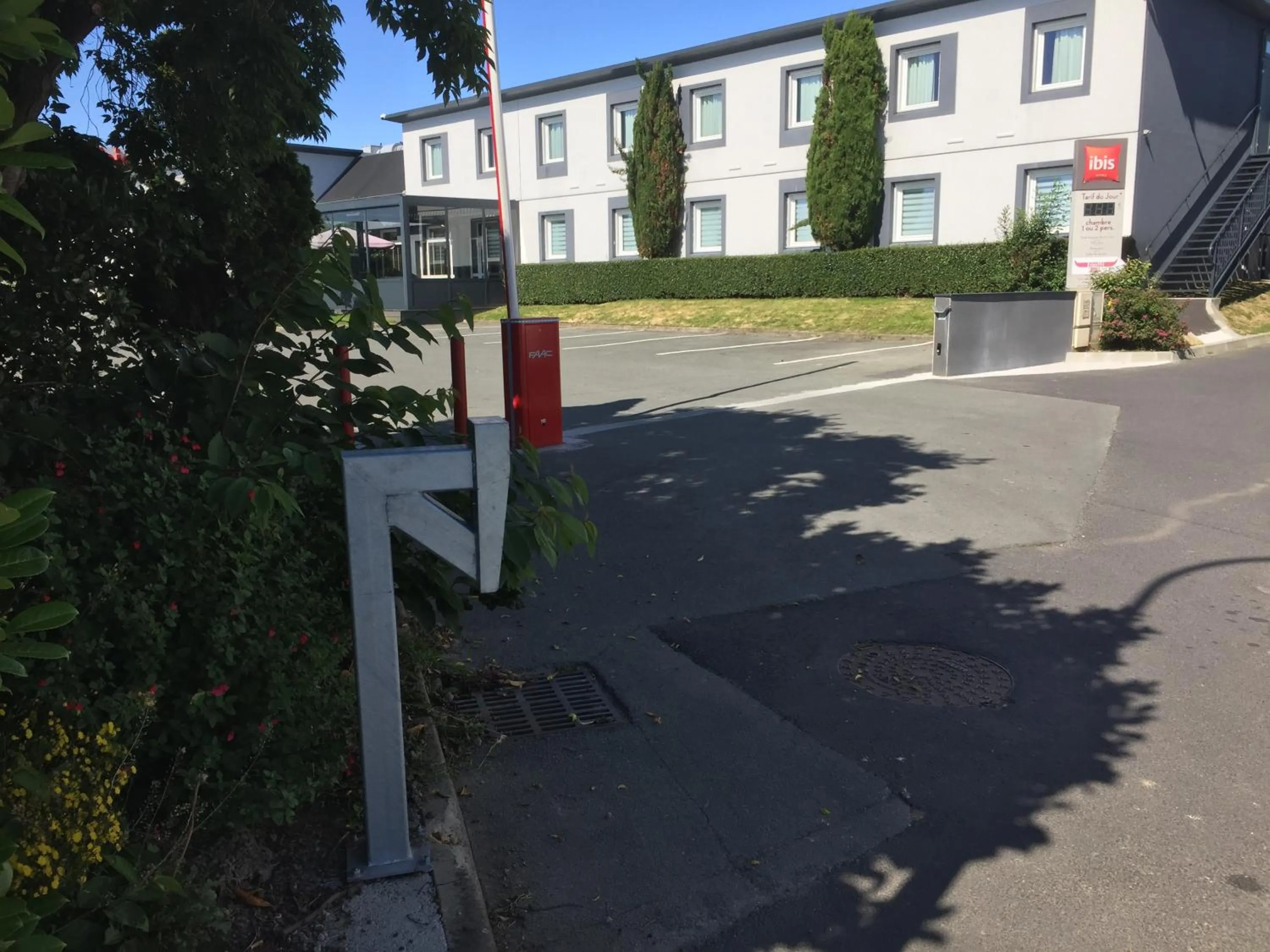 Facade/entrance in ibis Saint-Malo Madeleine