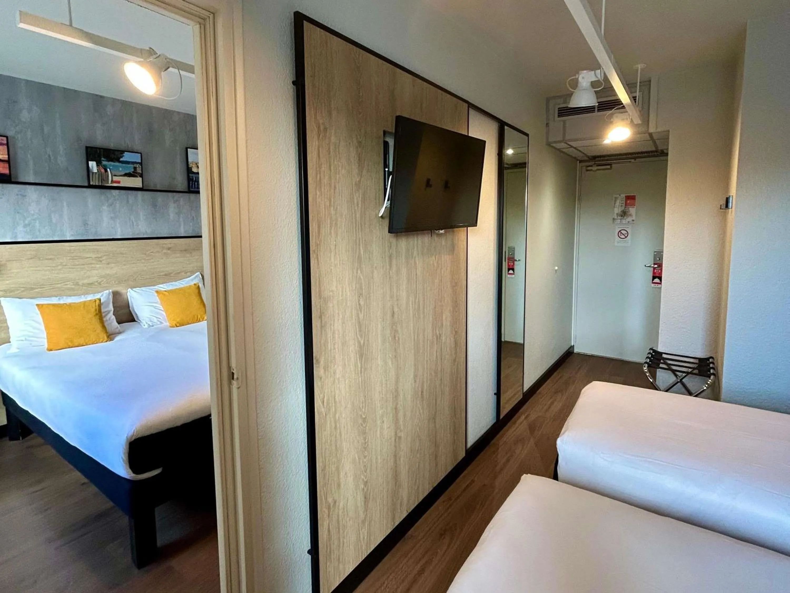 Property building, Bed in ibis Saint-Malo Madeleine