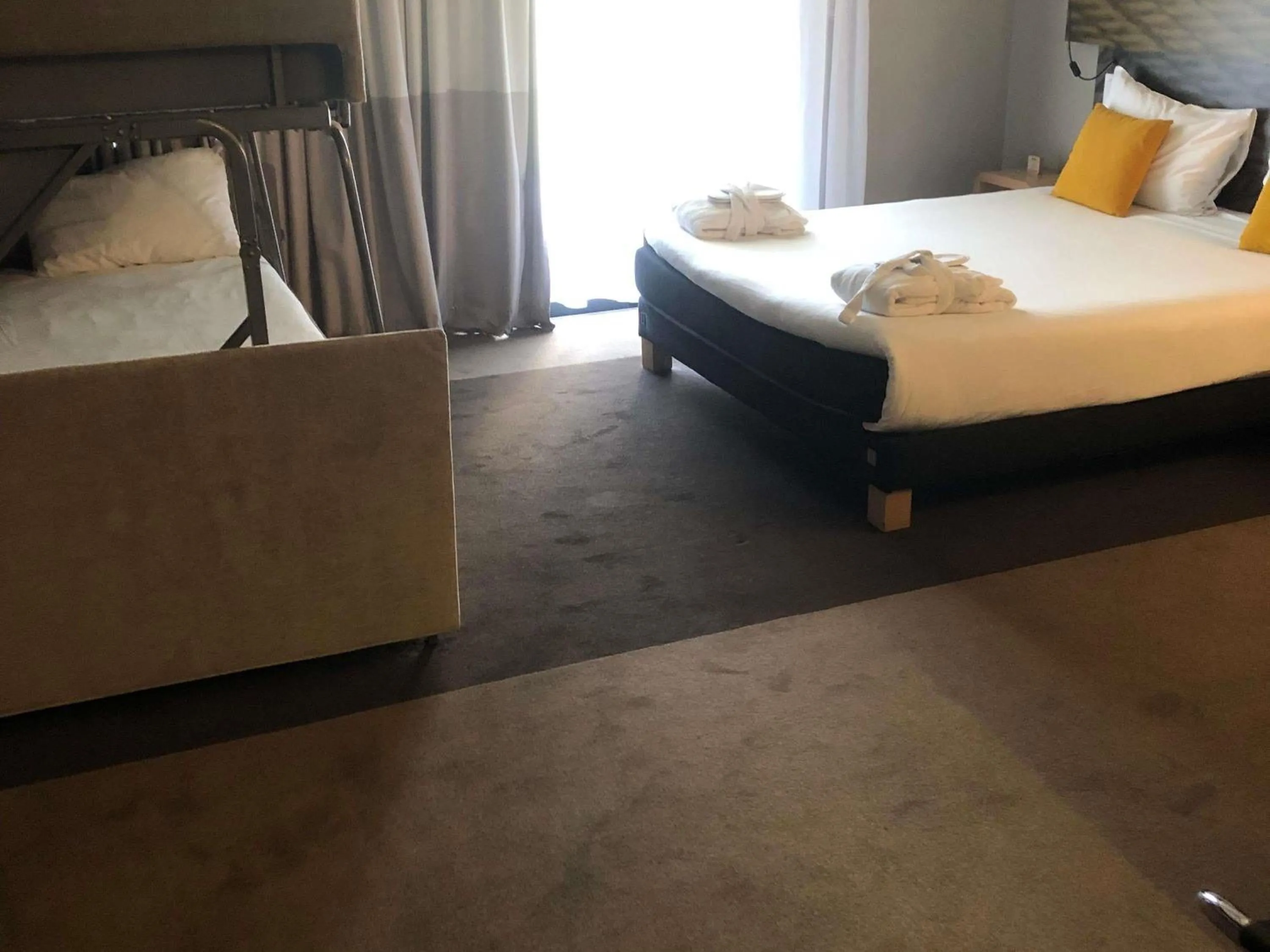 Property building, Bed in ibis Saint-Malo Madeleine