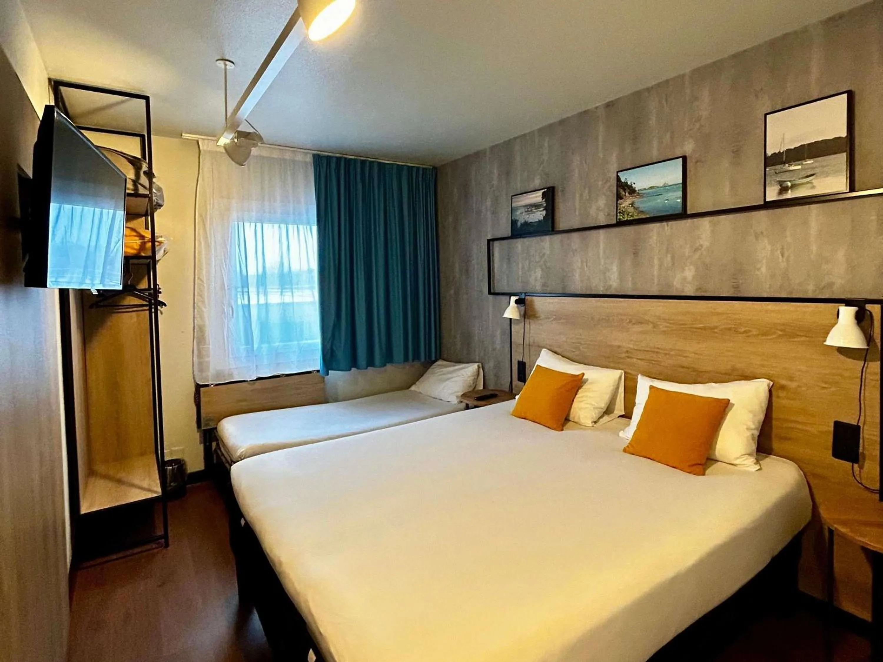 Bedroom, Bed in ibis Saint-Malo Madeleine