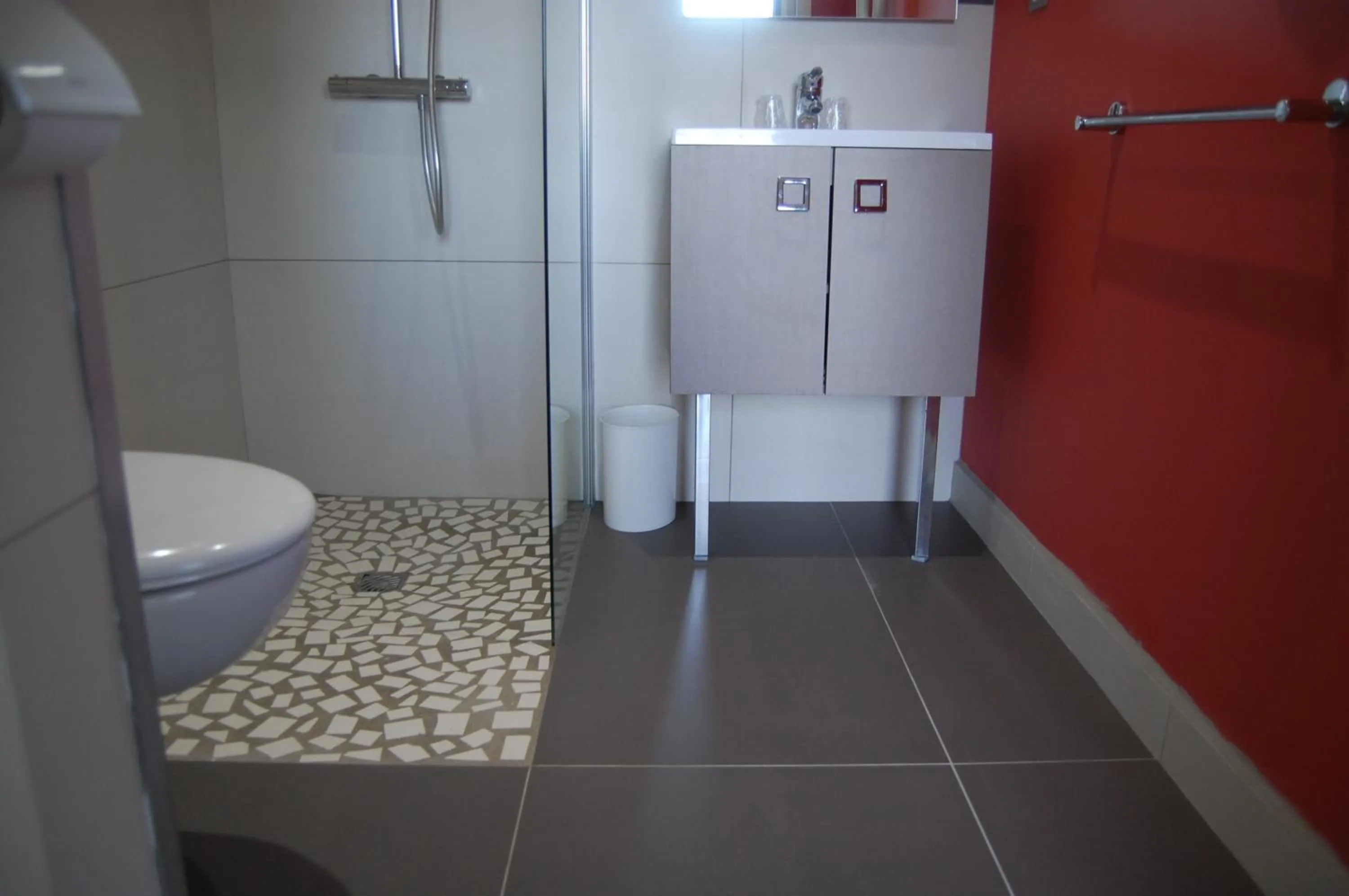 Bathroom in Hôtel L'Escale Périgueux Notre Dame