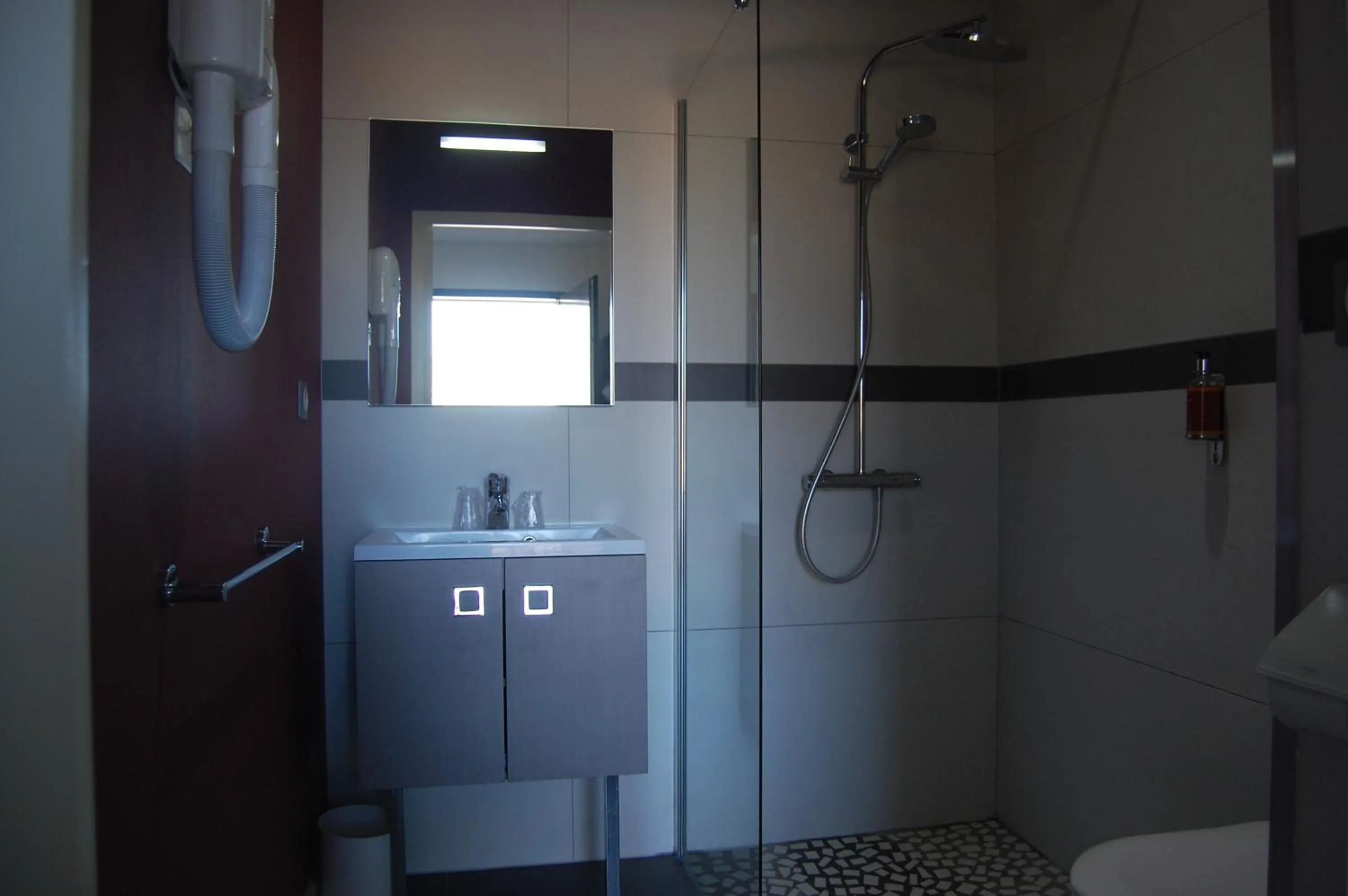 Bathroom in Hôtel L'Escale Périgueux Notre Dame