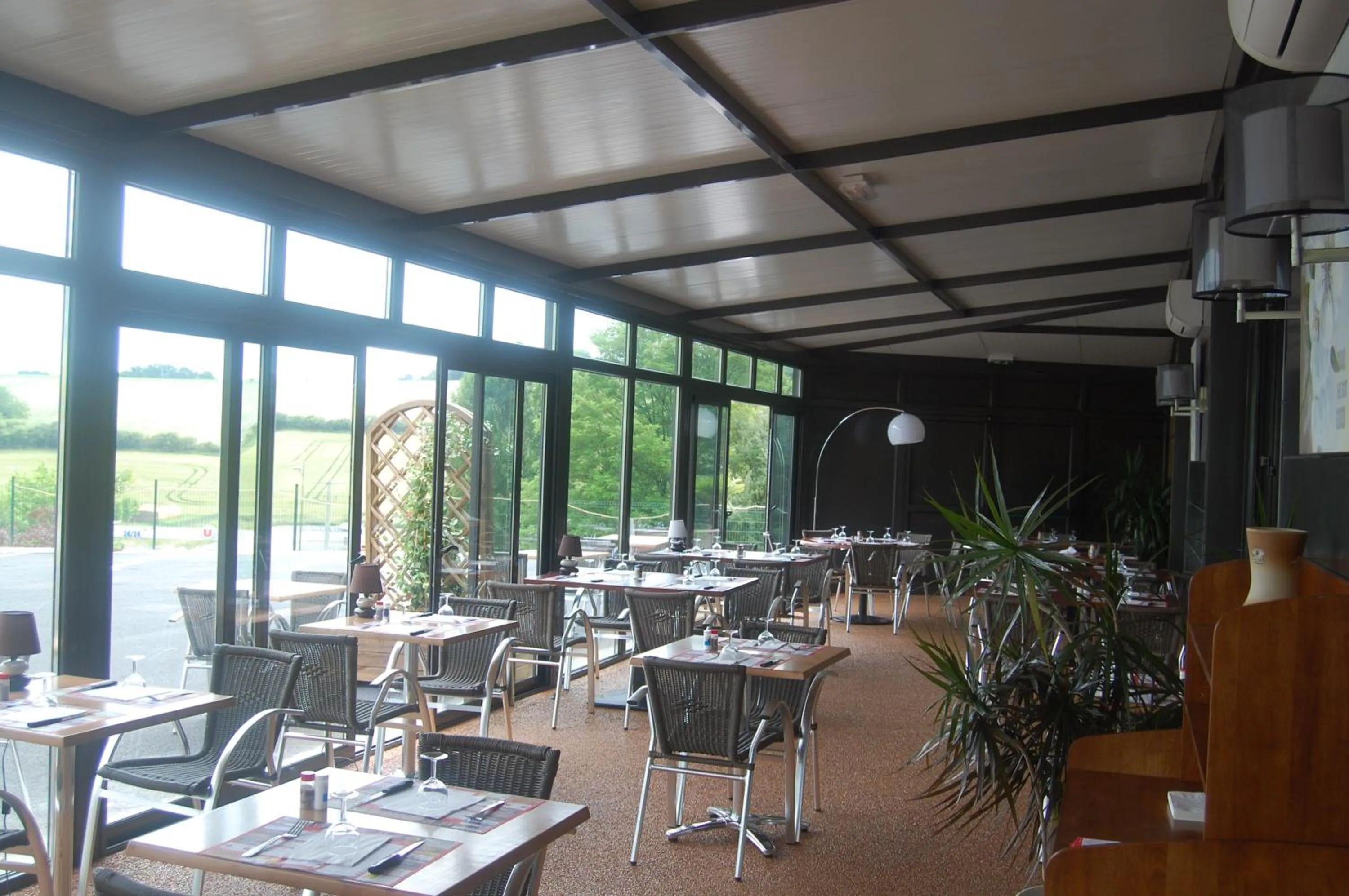 Restaurant/places to eat in Hôtel L'Escale Périgueux Notre Dame