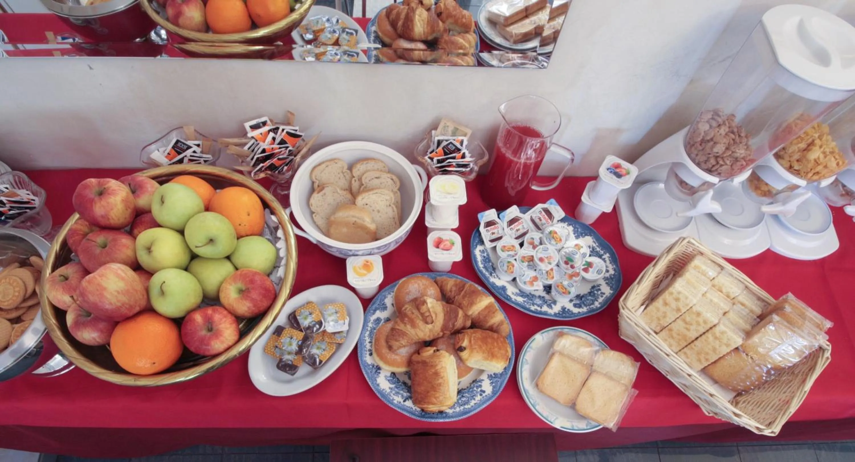 Food and drinks in Hotel Rose&Crown