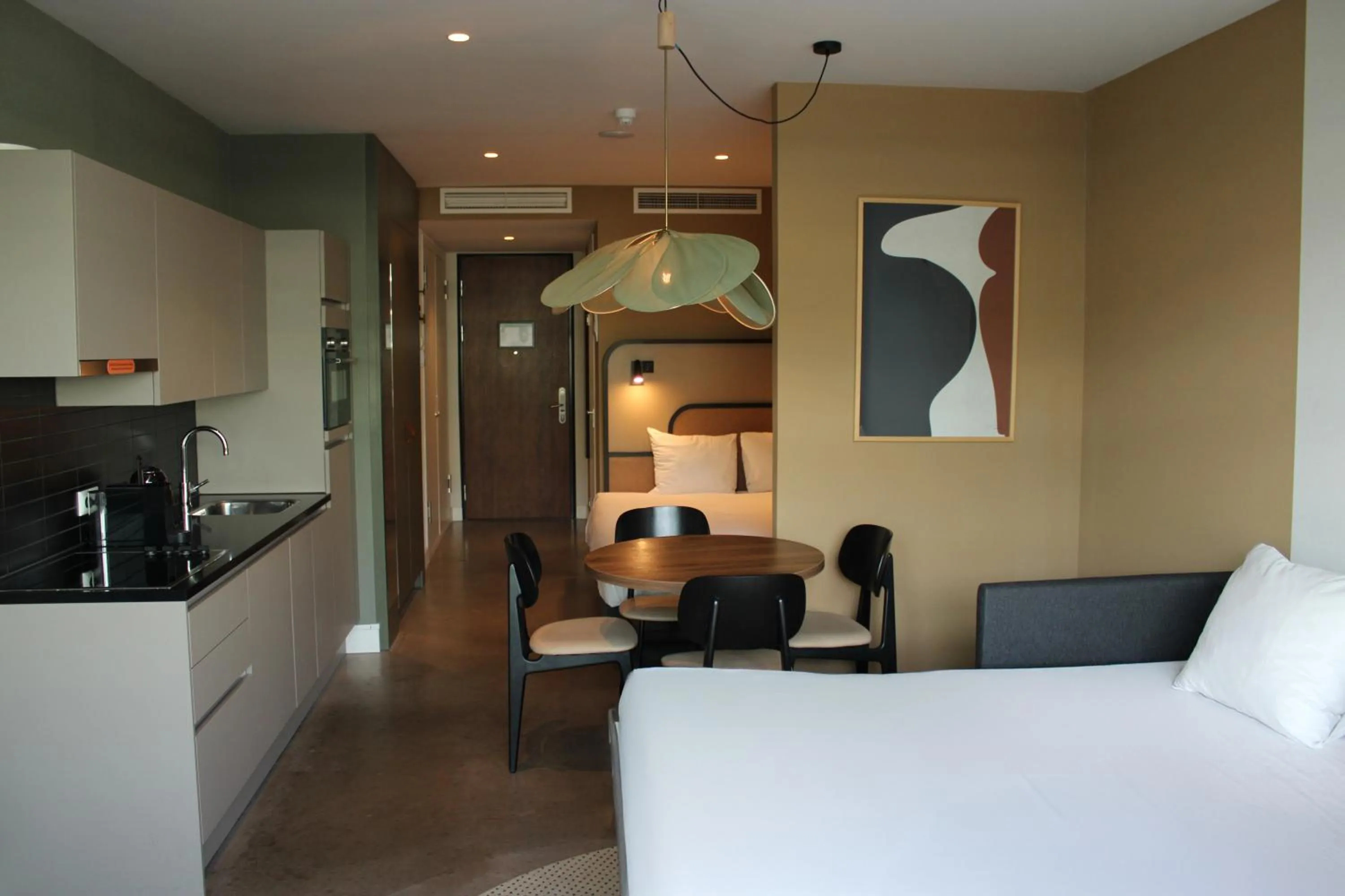 Kitchen or kitchenette, Bed in Cityden BoLo District