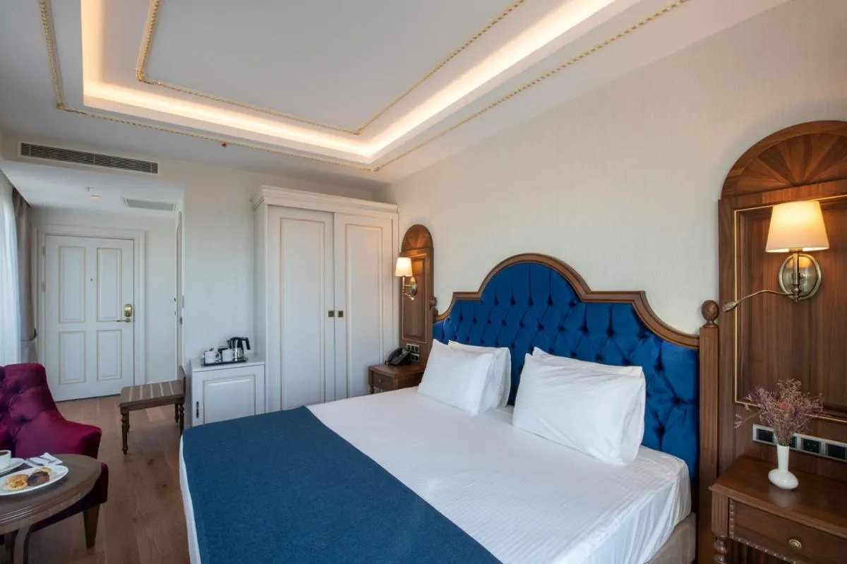 Bed in Bvs Bosphorus Pera Hotel