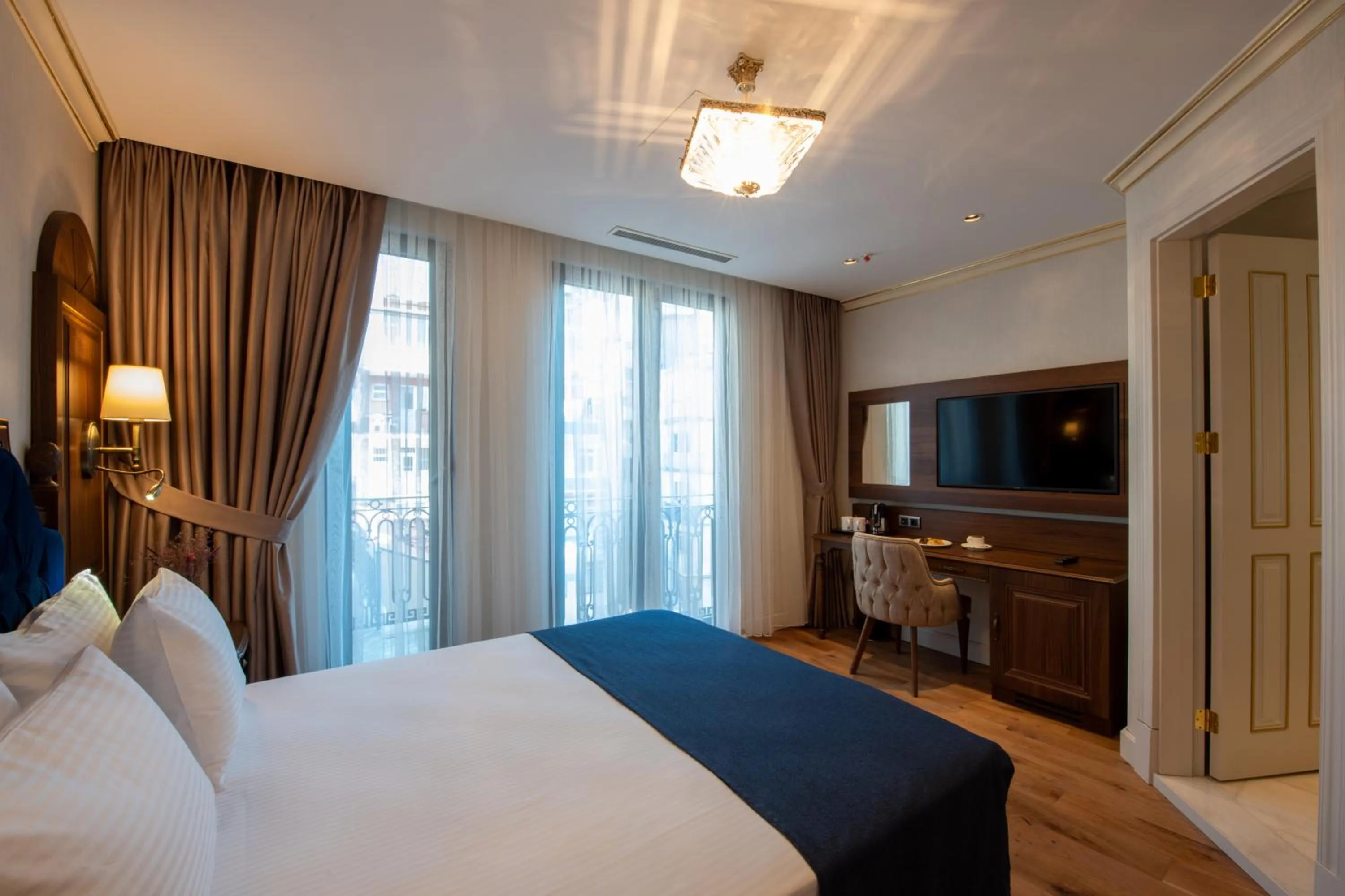 Photo of the whole room, Bed in Bvs Bosphorus Pera Hotel
