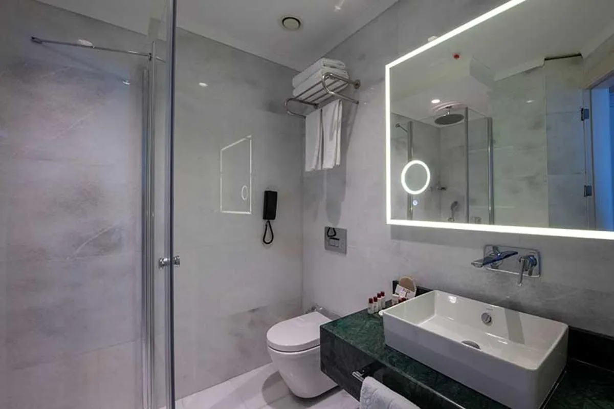 Shower in Bvs Bosphorus Pera Hotel