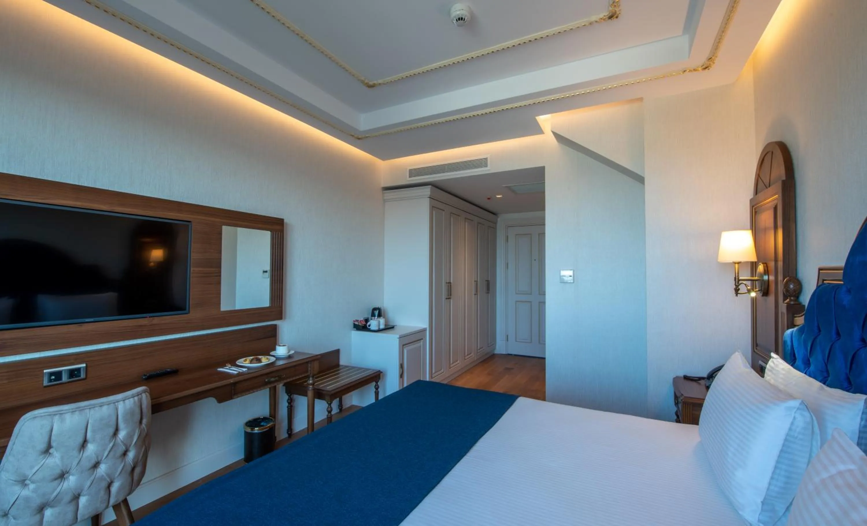 Photo of the whole room, Bed in Bvs Bosphorus Pera Hotel