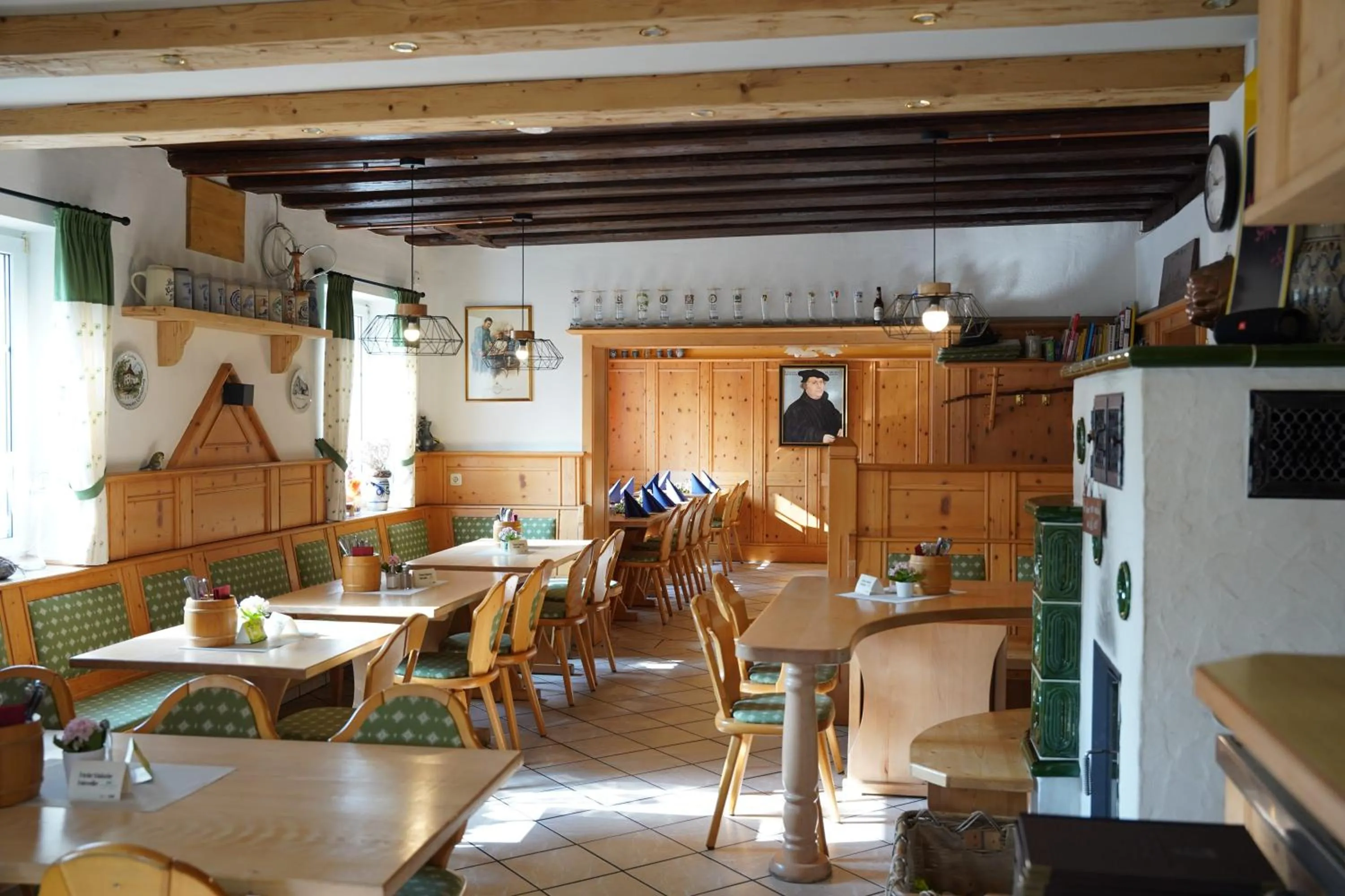 Restaurant/places to eat in Hotel Gasthof Weißer Löwe