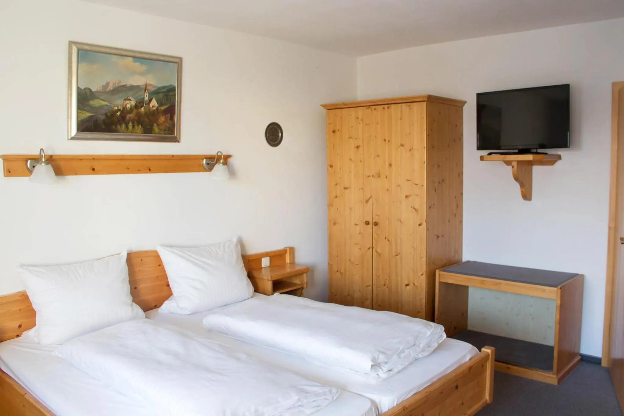Photo of the whole room, Bed in Hotel Gasthof Weißer Löwe
