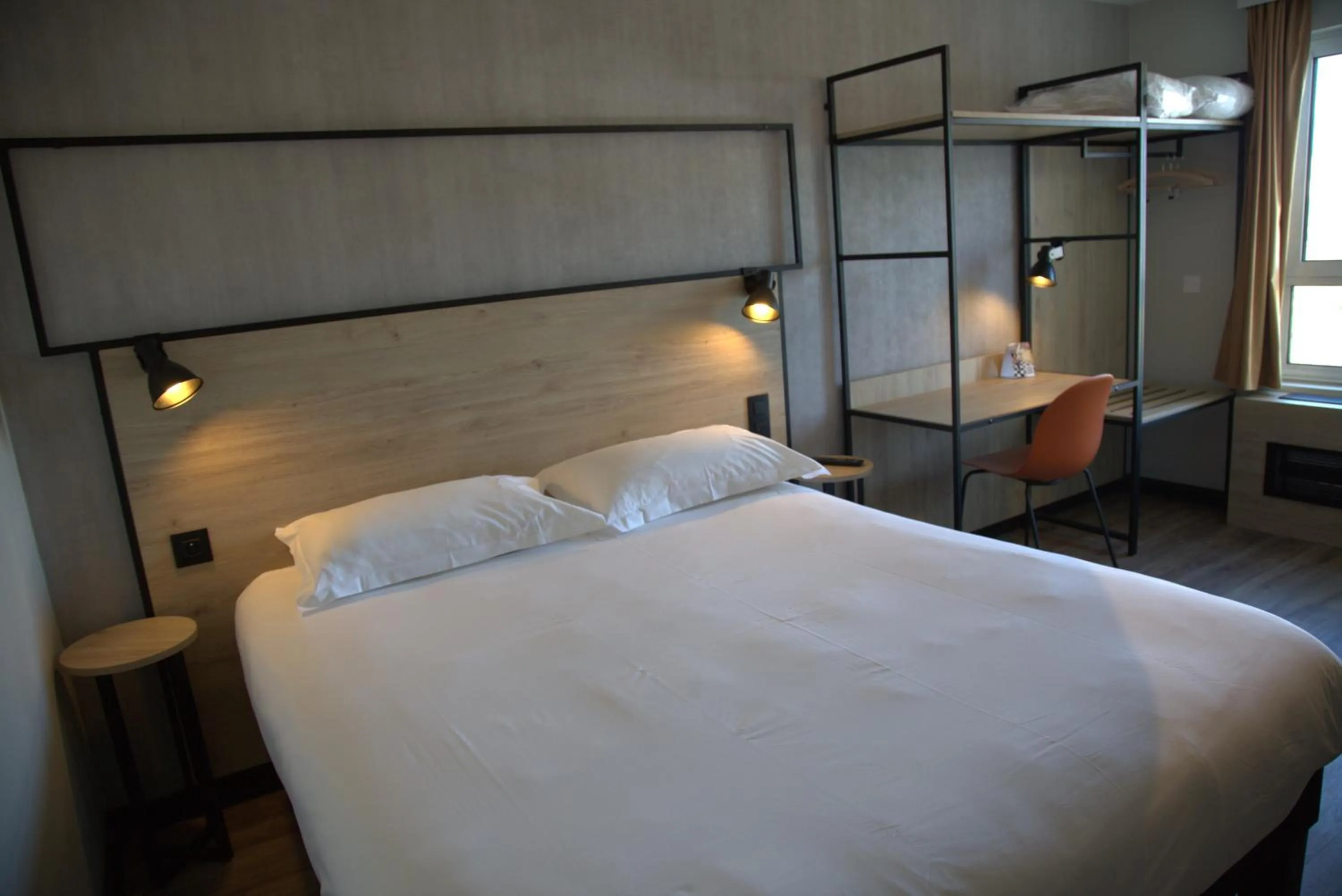 Photo of the whole room, Bed in ibis Clermont Ferrand Sud Herbet