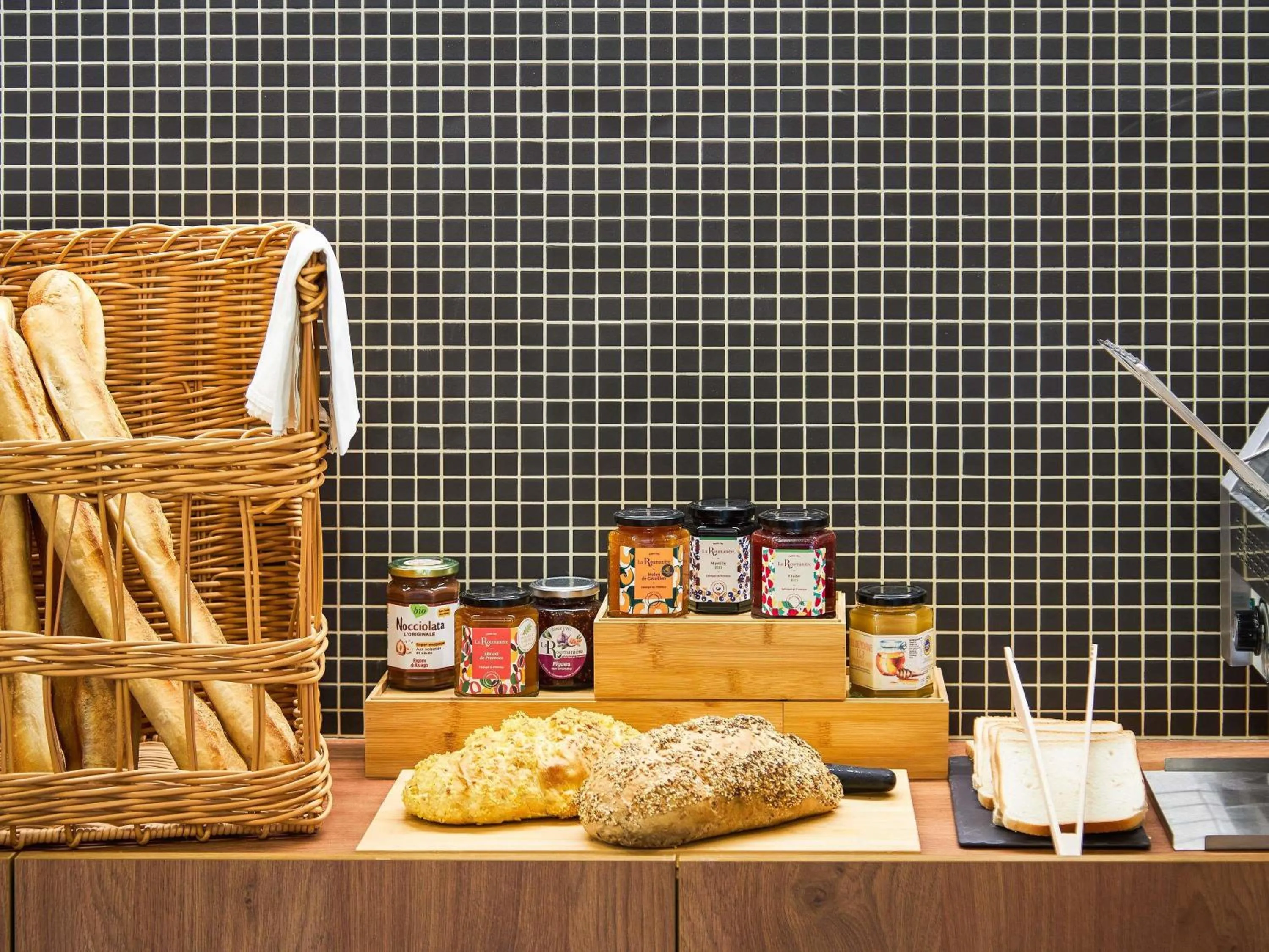 Breakfast in greet hotel Marseille Parc Chanot Velodrome