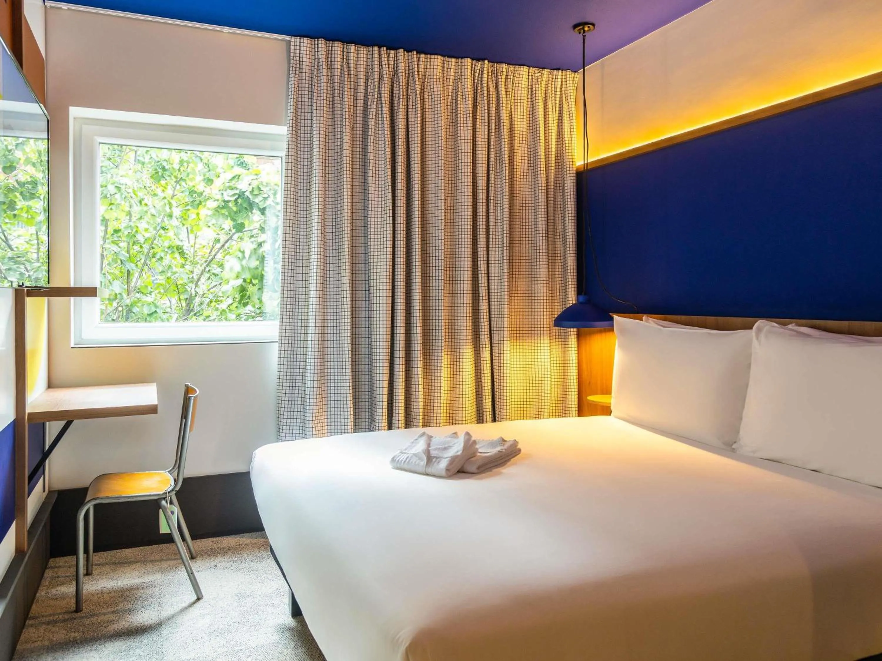 Bedroom, Bed in greet hotel Marseille Parc Chanot Velodrome