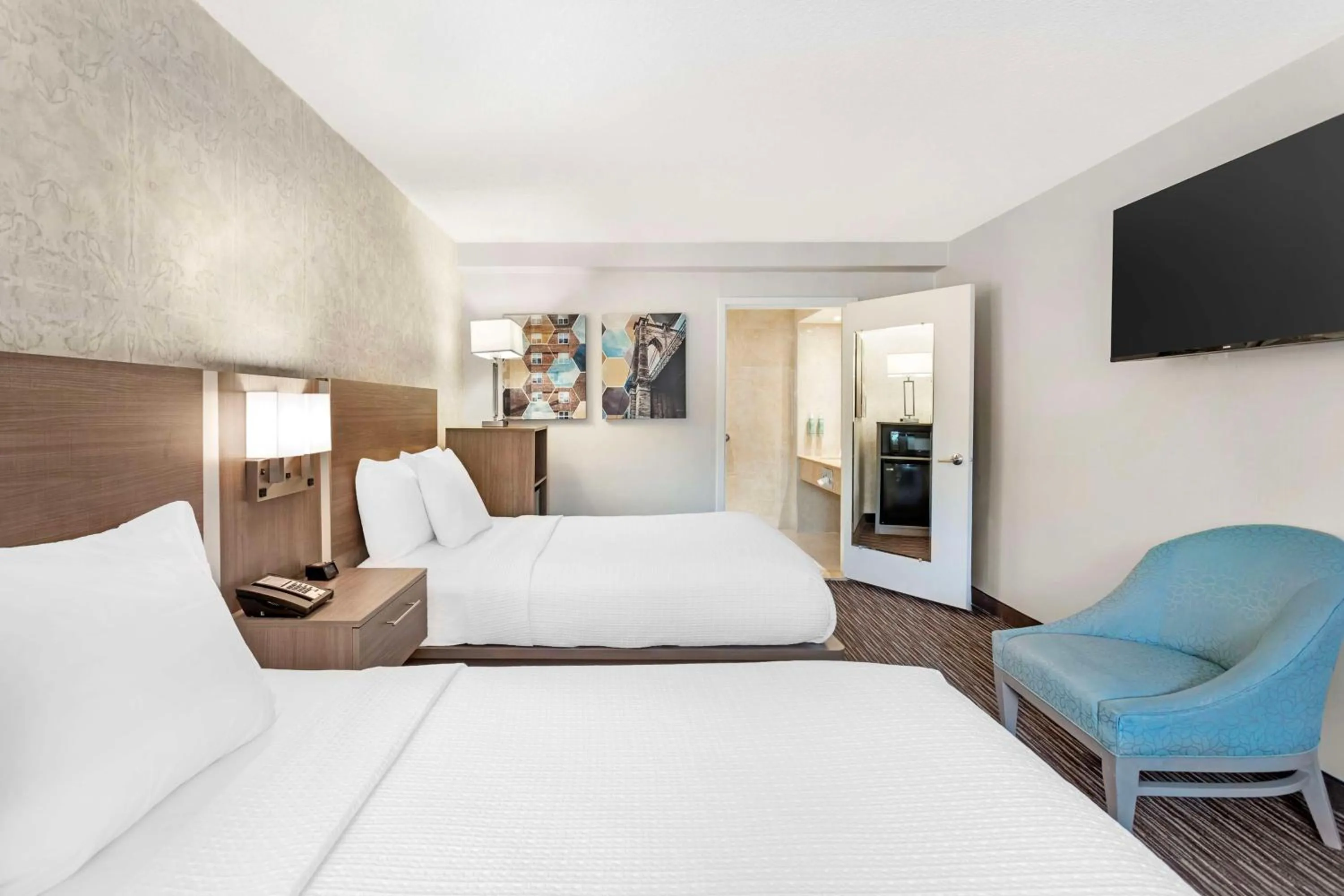 Bedroom, Bed in Best Western Mill River Manor