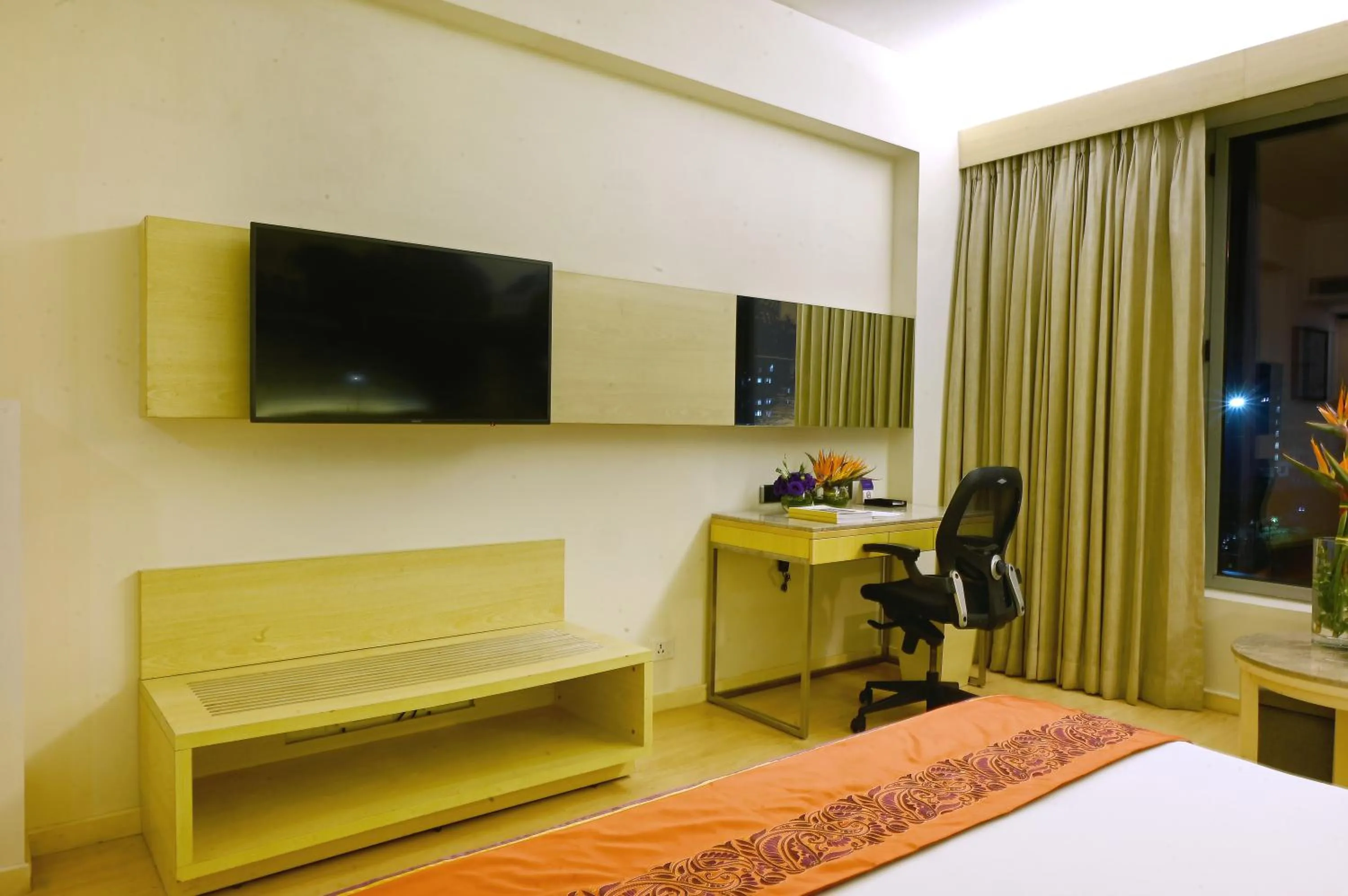 TV and multimedia, Bed in Vivanta Kolkata EM Bypass